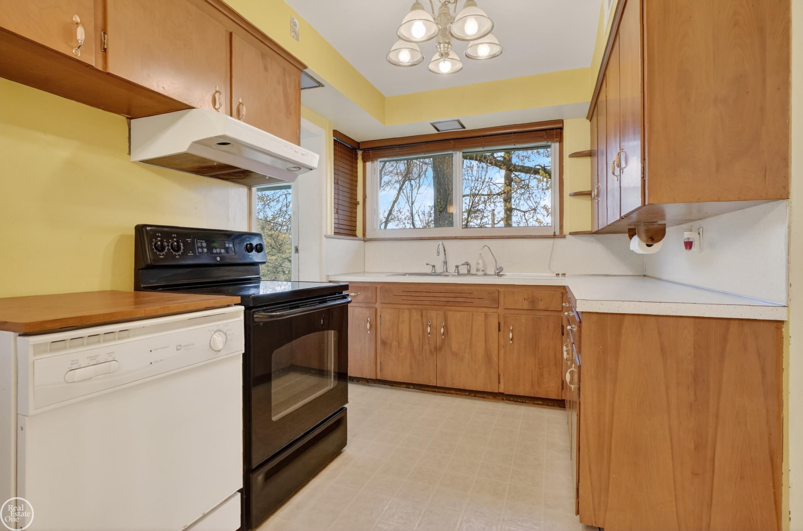 664 Sunrise Park Street, Howell, MI 48843 — Photo 13