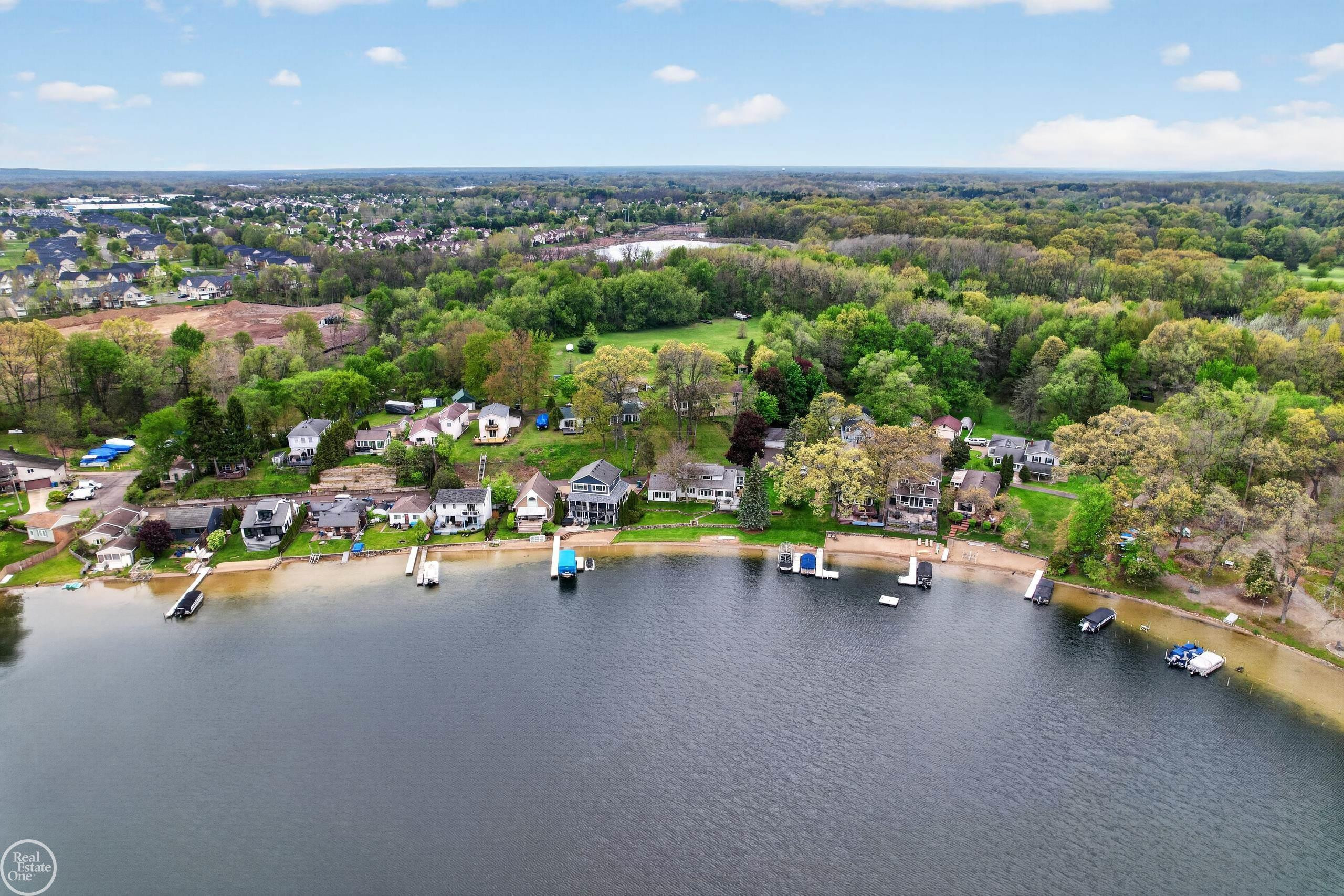 664 Sunrise Park Street, Howell, MI 48843 — Photo 32