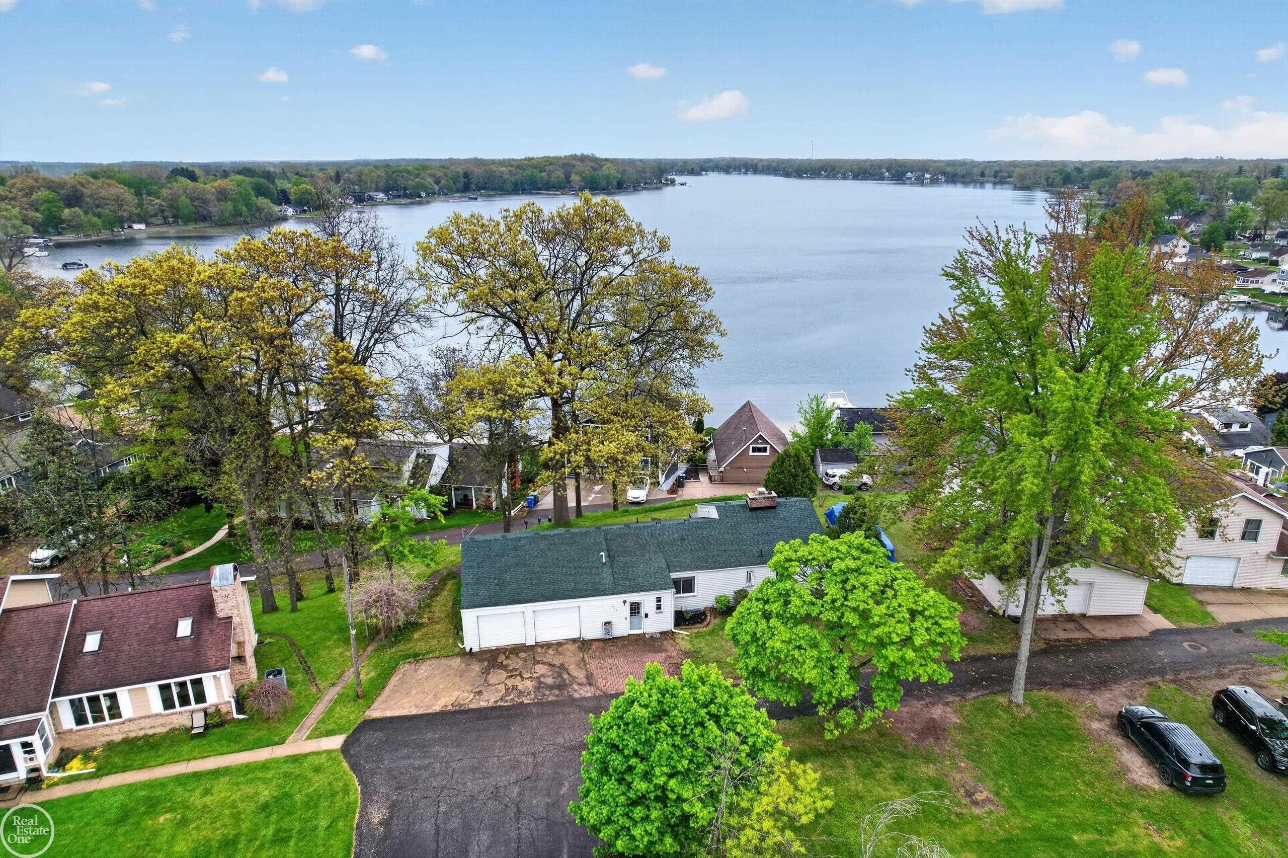 664 Sunrise Park Street, Howell, MI 48843 — Photo 35
