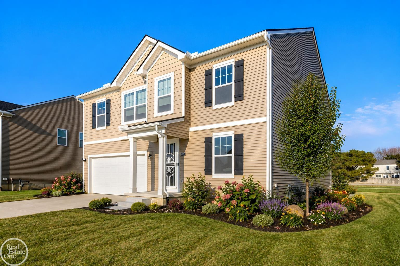 54470 Heron Circle, New Baltimore, MI 48047