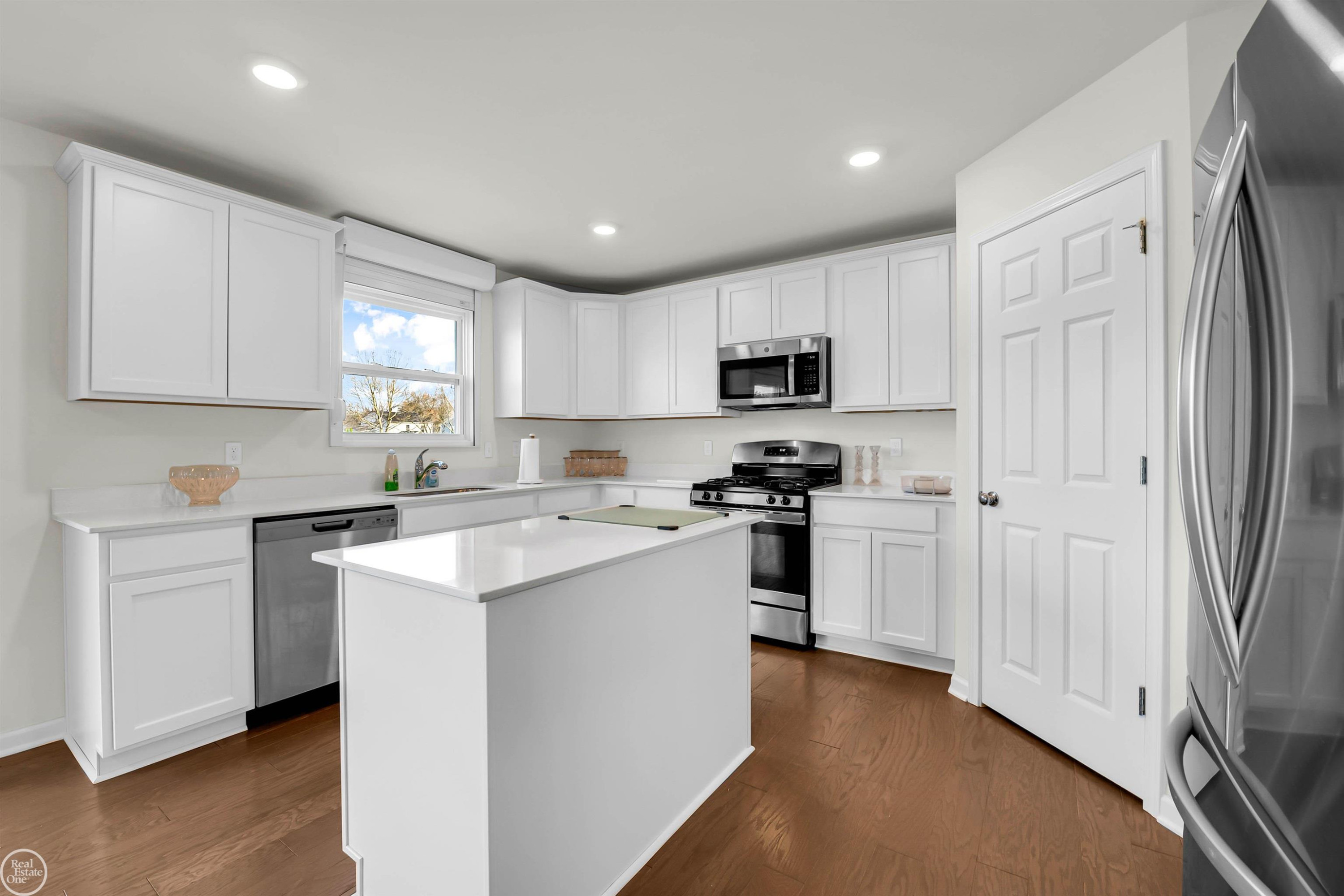 54470 Heron Circle, New Baltimore, MI 48047 — Photo 8
