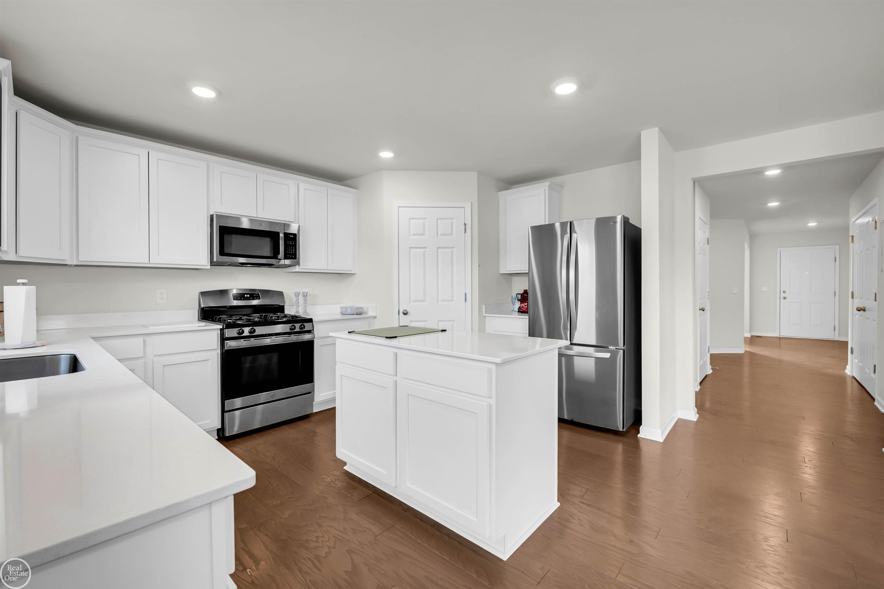54470 Heron Circle, New Baltimore, MI 48047 — Photo 9