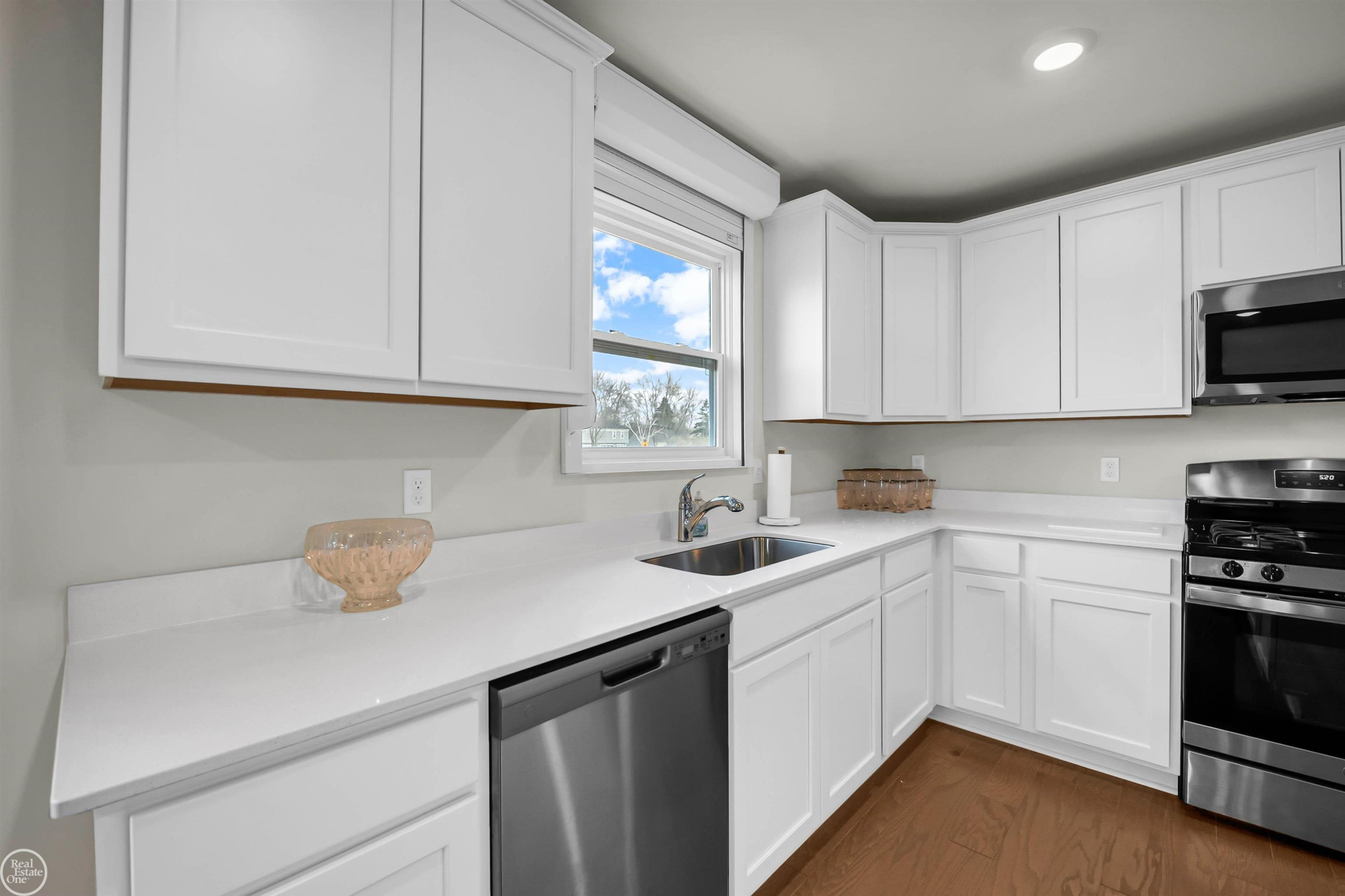 54470 Heron Circle, New Baltimore, MI 48047 — Photo 10