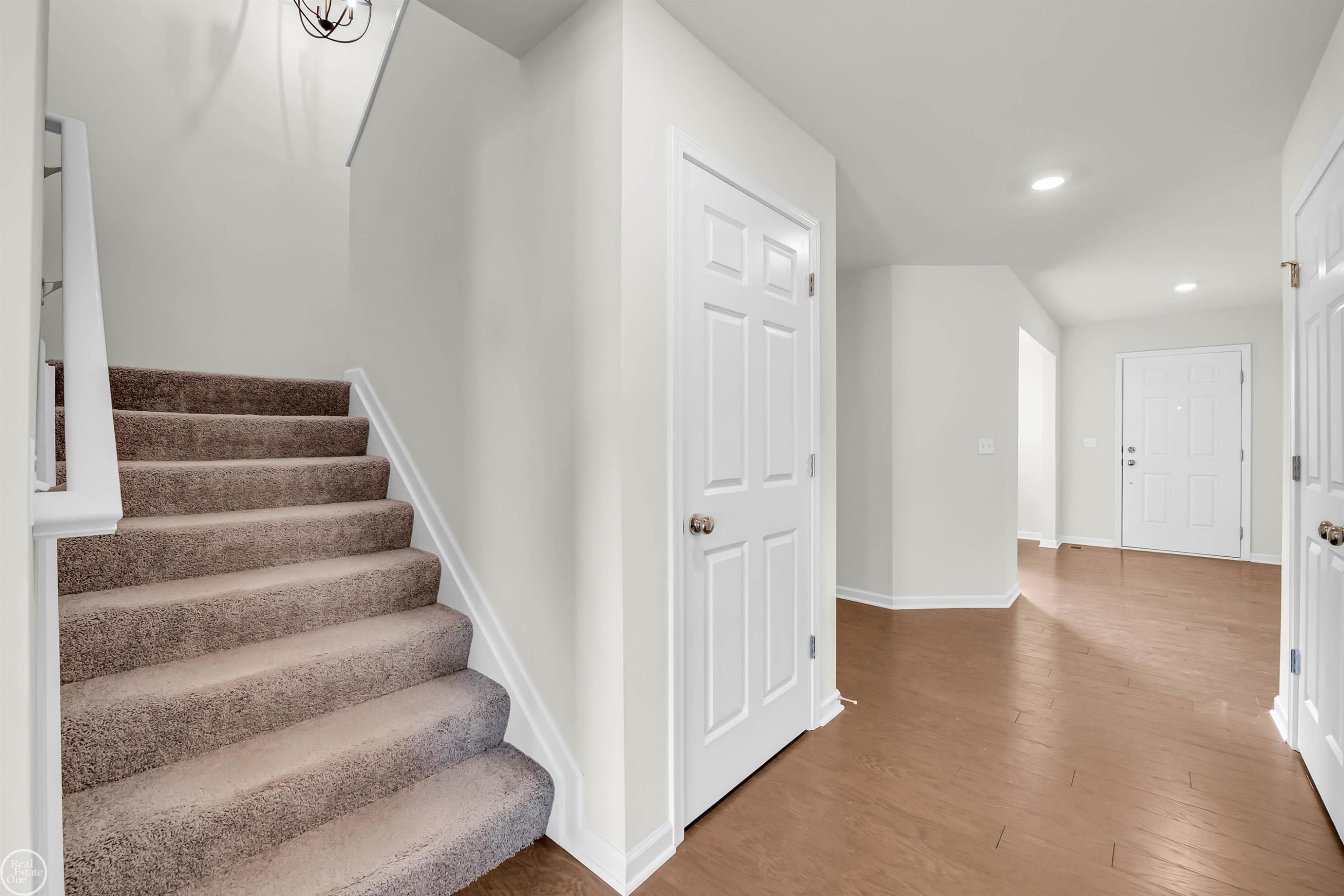 54470 Heron Circle, New Baltimore, MI 48047 — Photo 16
