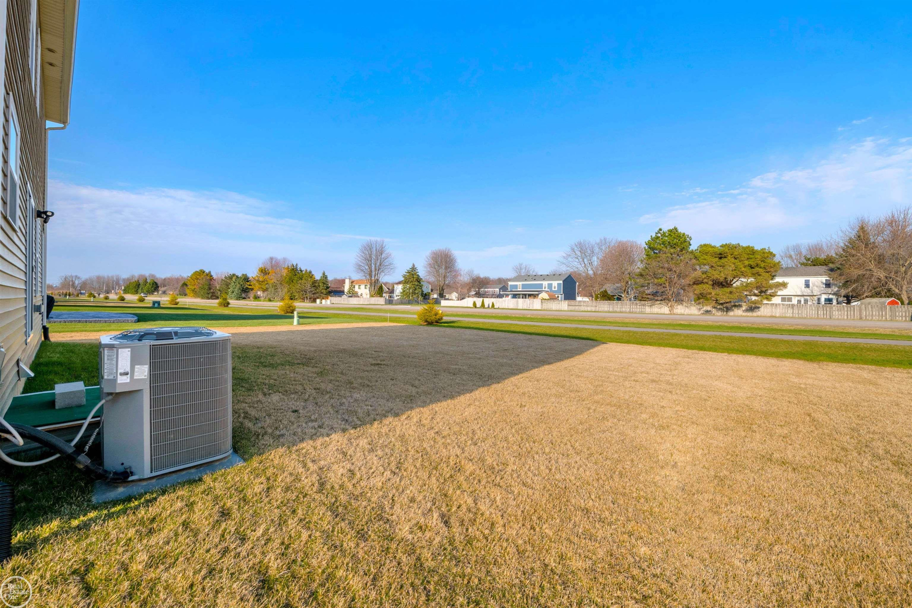 54470 Heron Circle, New Baltimore, MI 48047 — Photo 33