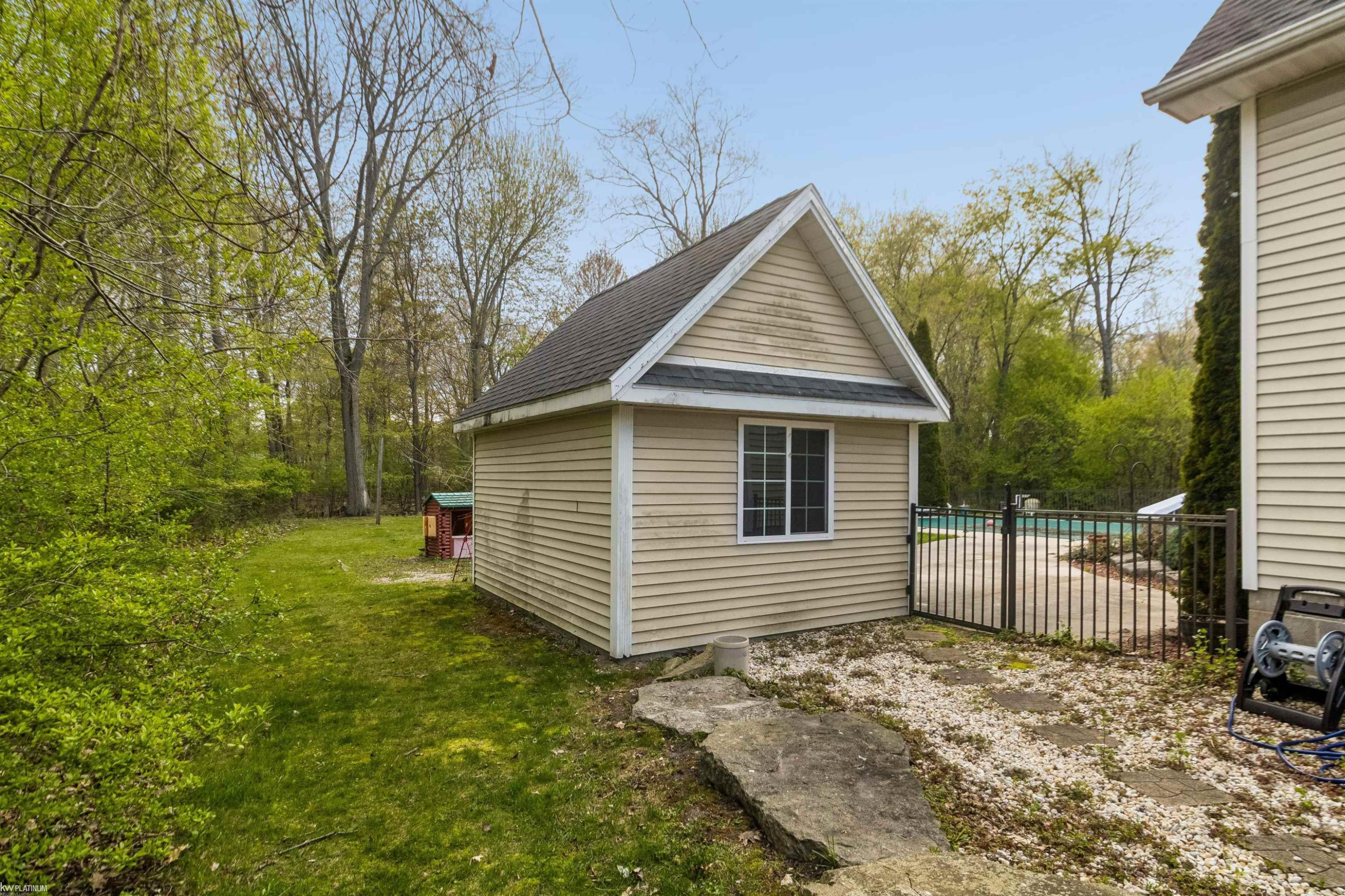 5425 Baywood Drive, MI 48059 — Photo 8