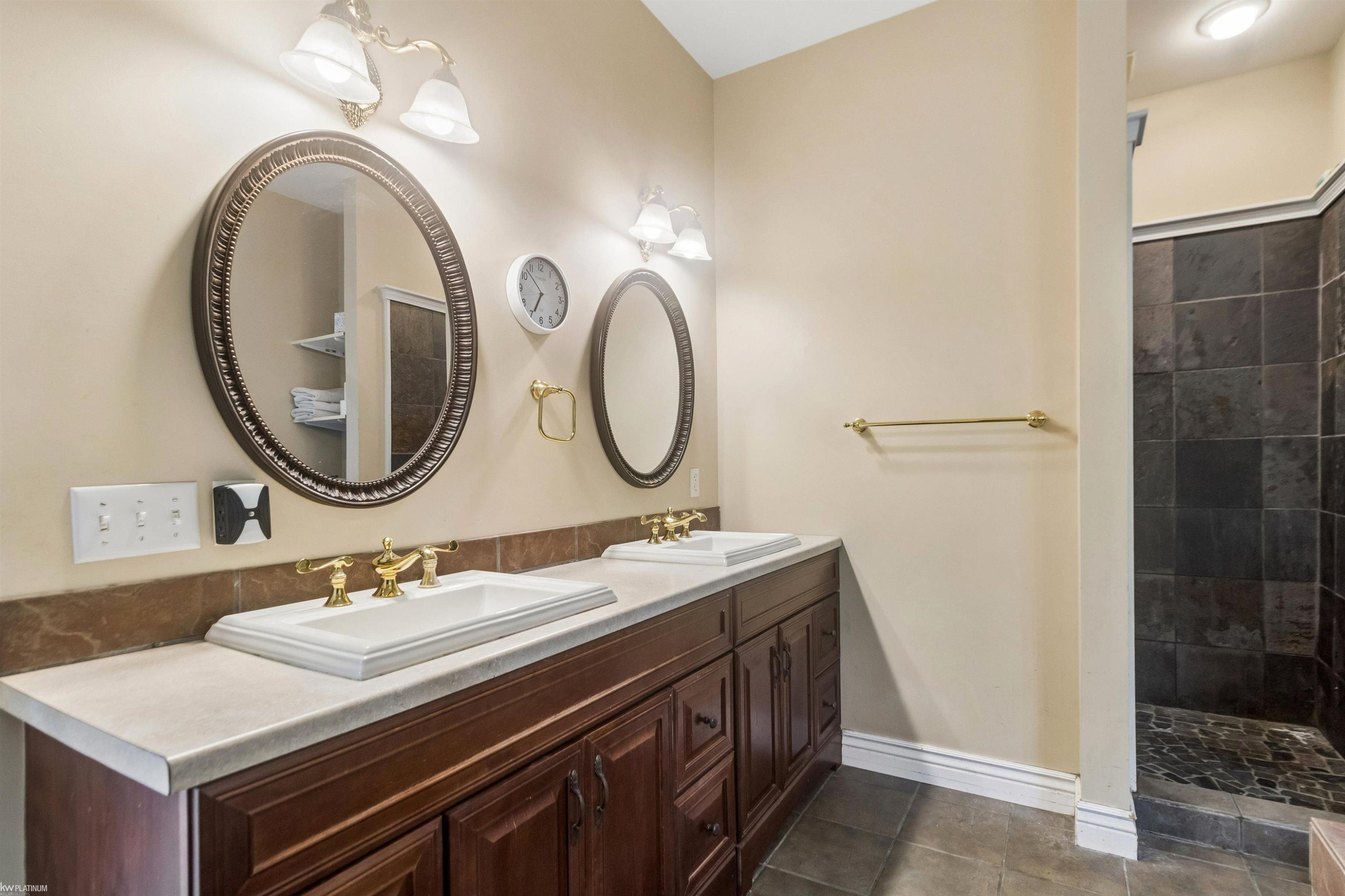 5425 Baywood Drive, MI 48059 — Photo 11
