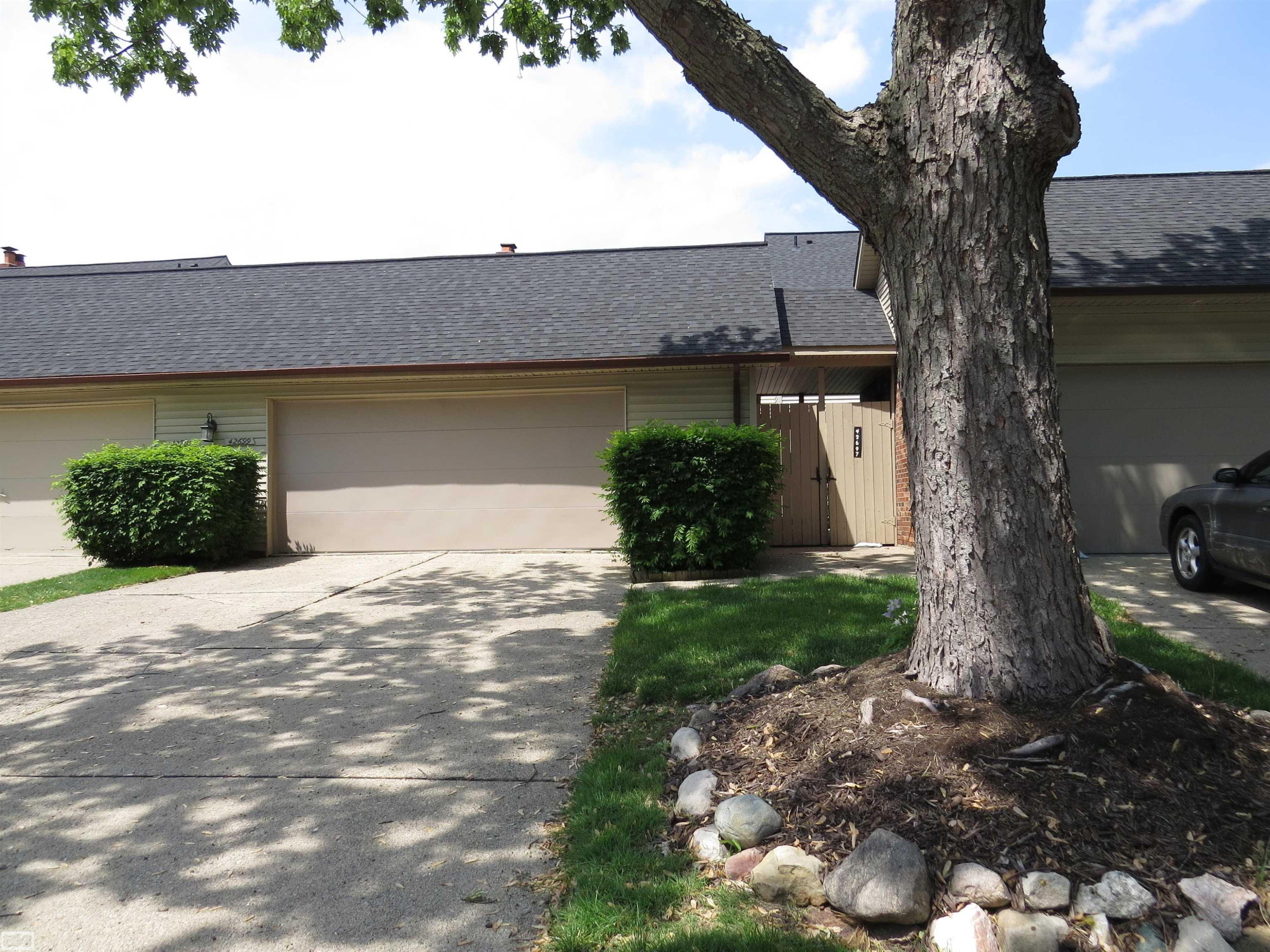 42699 Jonathan Place, Clinton Twp, MI 48038 — Photo 2