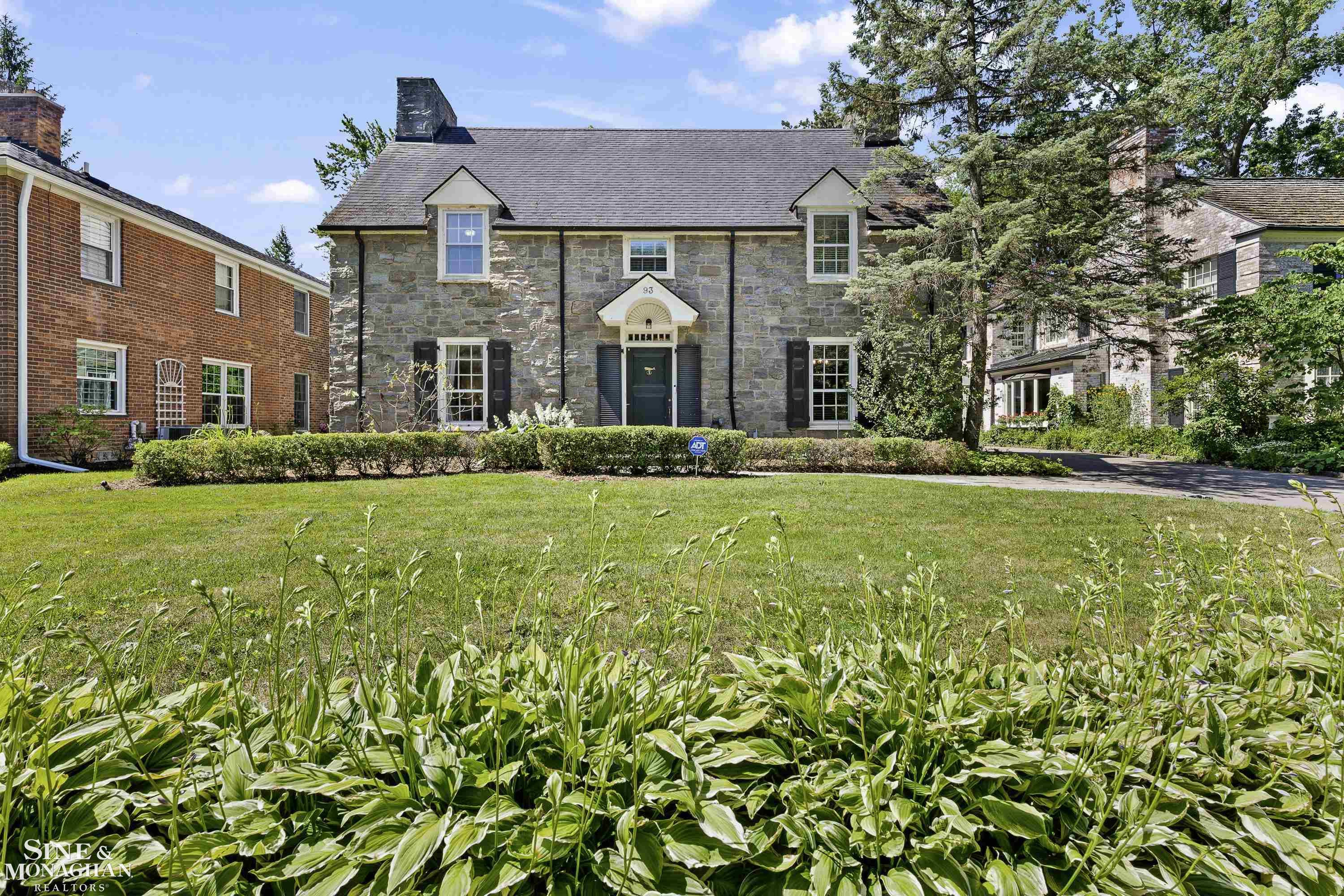 93 Merriweather Road, Grosse Pointe Farms, MI 48236