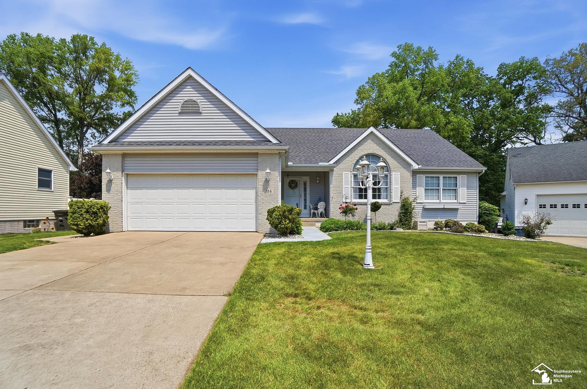 786 Santa Fe Court, Temperance, MI 48182 — front exterior