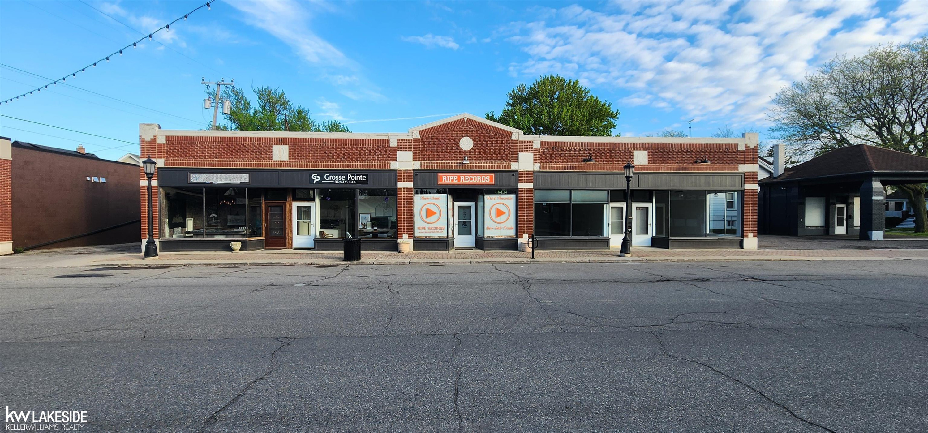 15208 Charlevoix Street, Grosse Pointe Park, MI 48230
