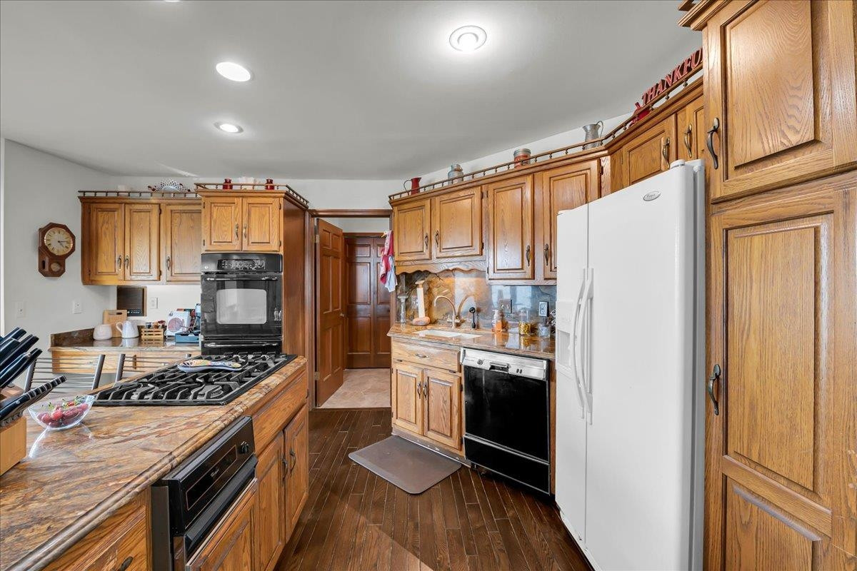 523 Lathrop Avenue, Algonac, MI 48001 — Photo 34