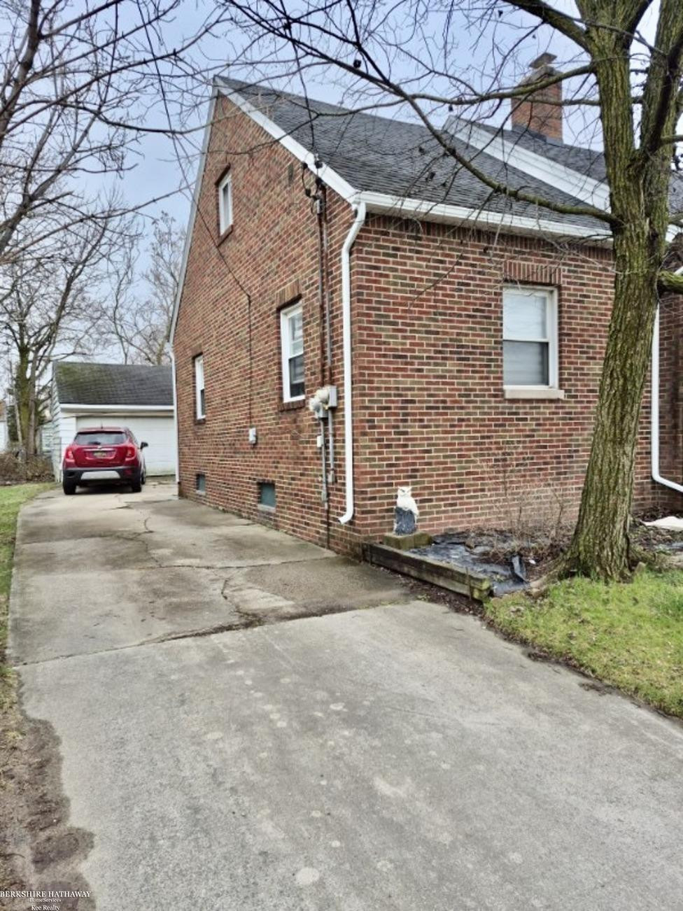 2044 E Bristol Road, Burton, MI 48529 — Photo 13
