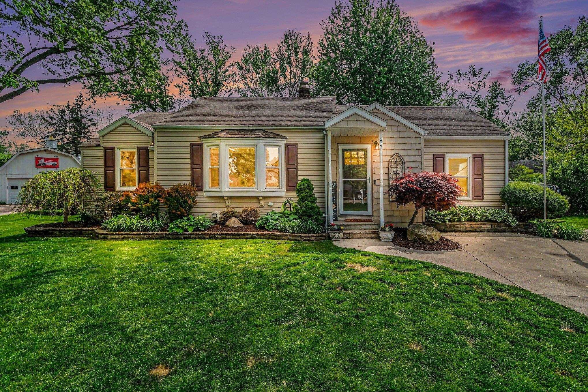 88 Hill Circle Drive, Waterford, MI 48328 — front exterior