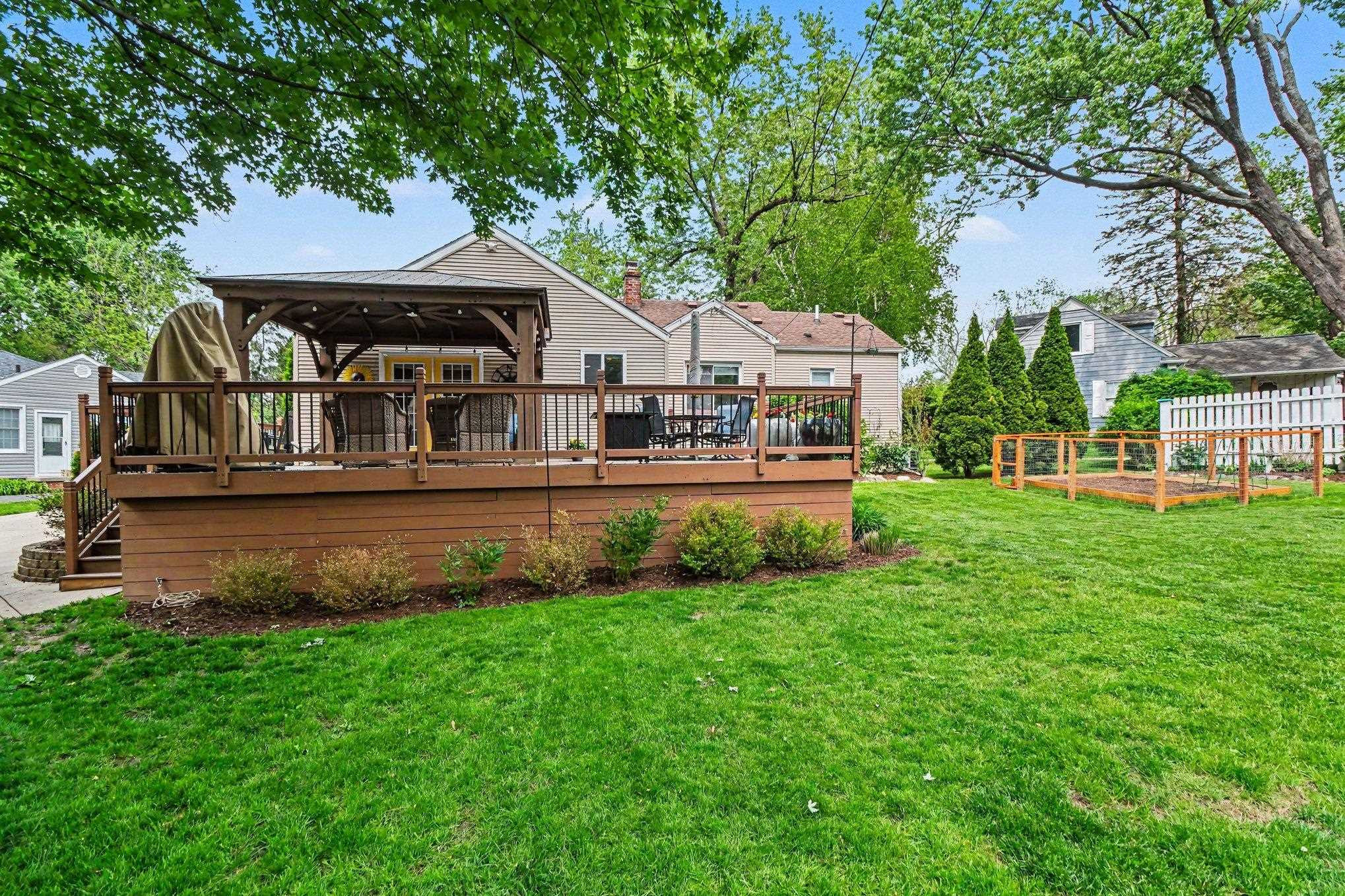 88 Hill Circle Drive, Waterford, MI 48328 — Photo 15