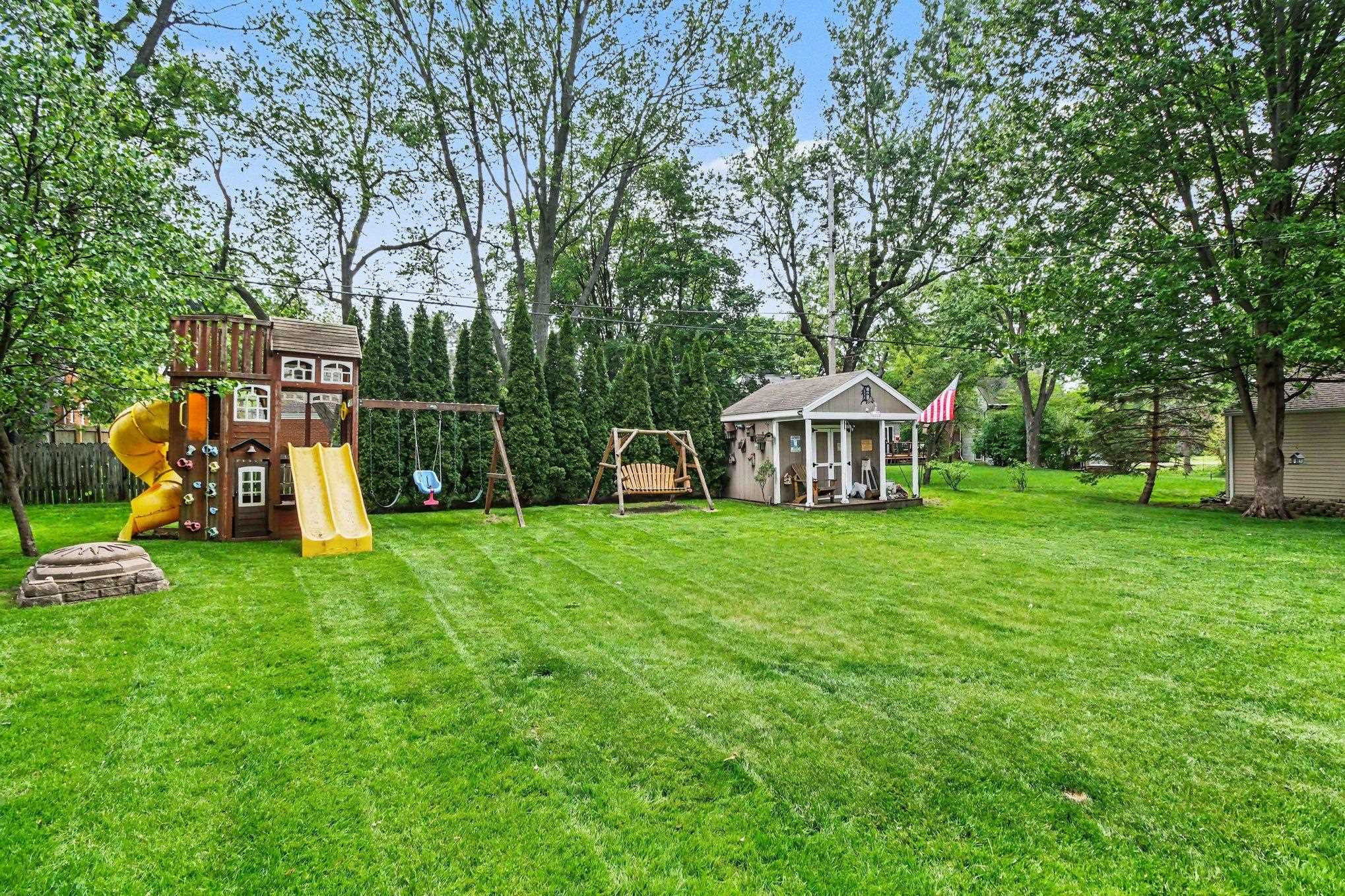 88 Hill Circle Drive, Waterford, MI 48328 — Photo 16