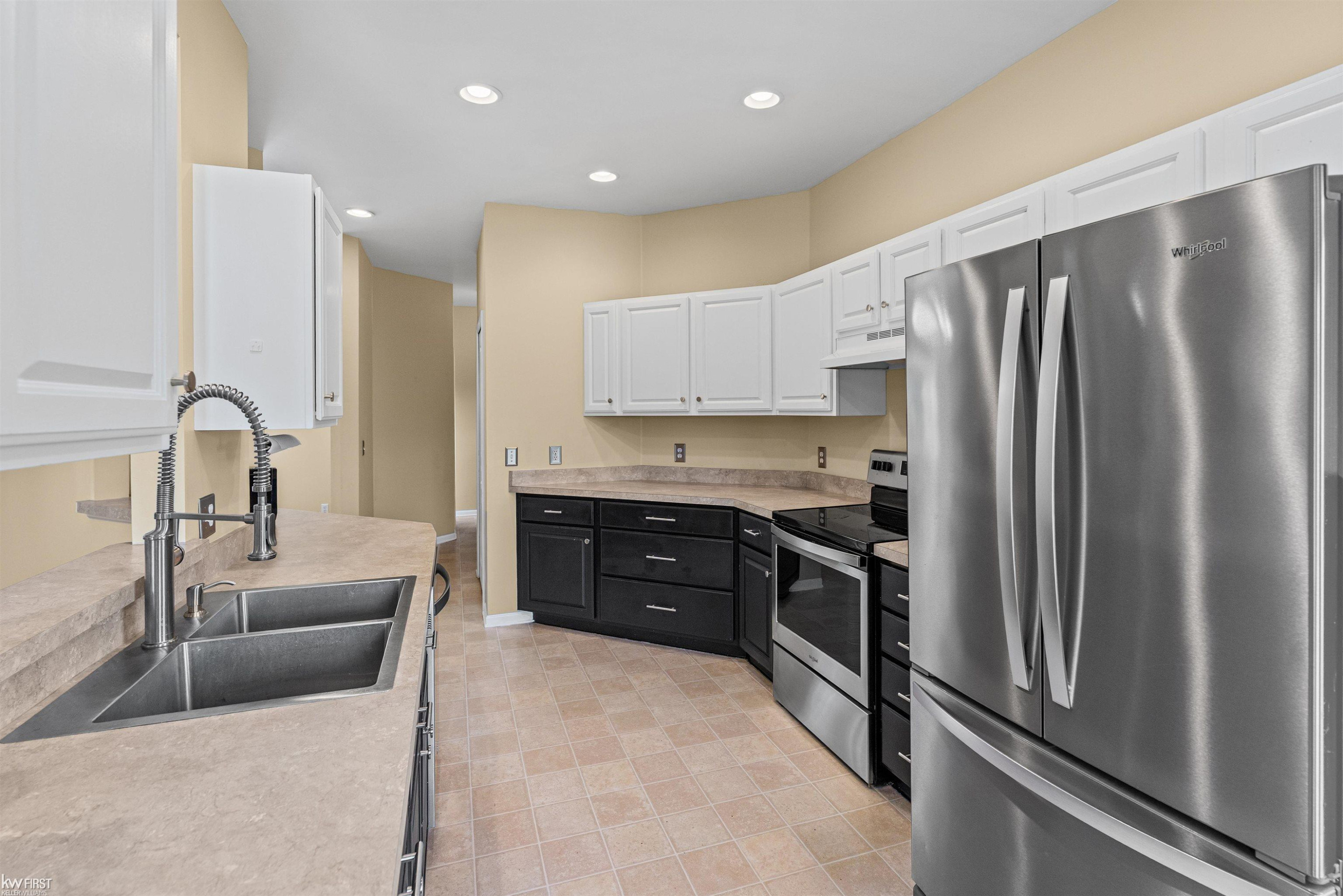 9484 Aspen View Drive, Grand Blanc, MI 48439 — Photo 12