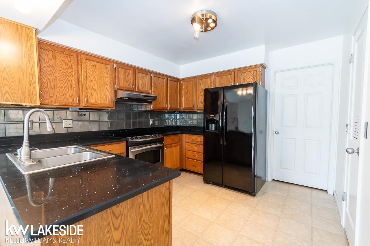 45297 Universal Court, Shelby Twp, MI 48317 — Photo 2