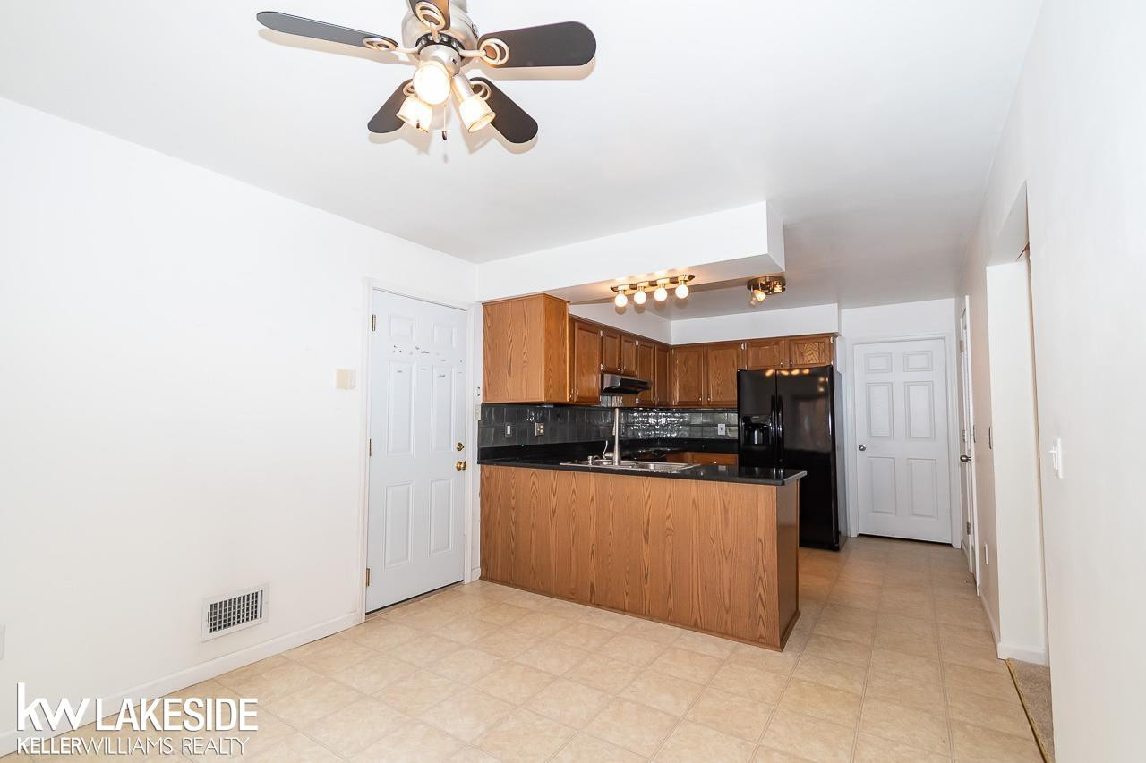 45297 Universal Court, Shelby Twp, MI 48317 — Photo 4