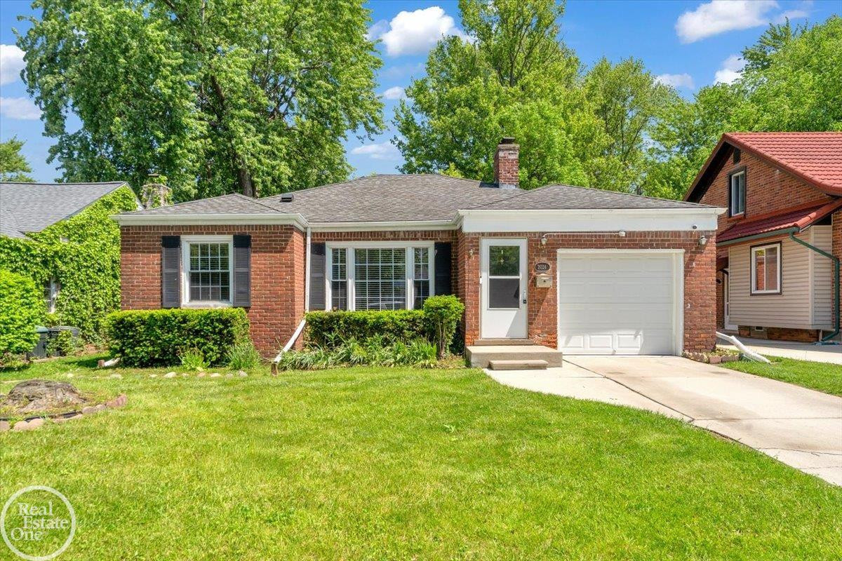 2024 Manchester Boulevard, Grosse Pointe Woods, MI 48236