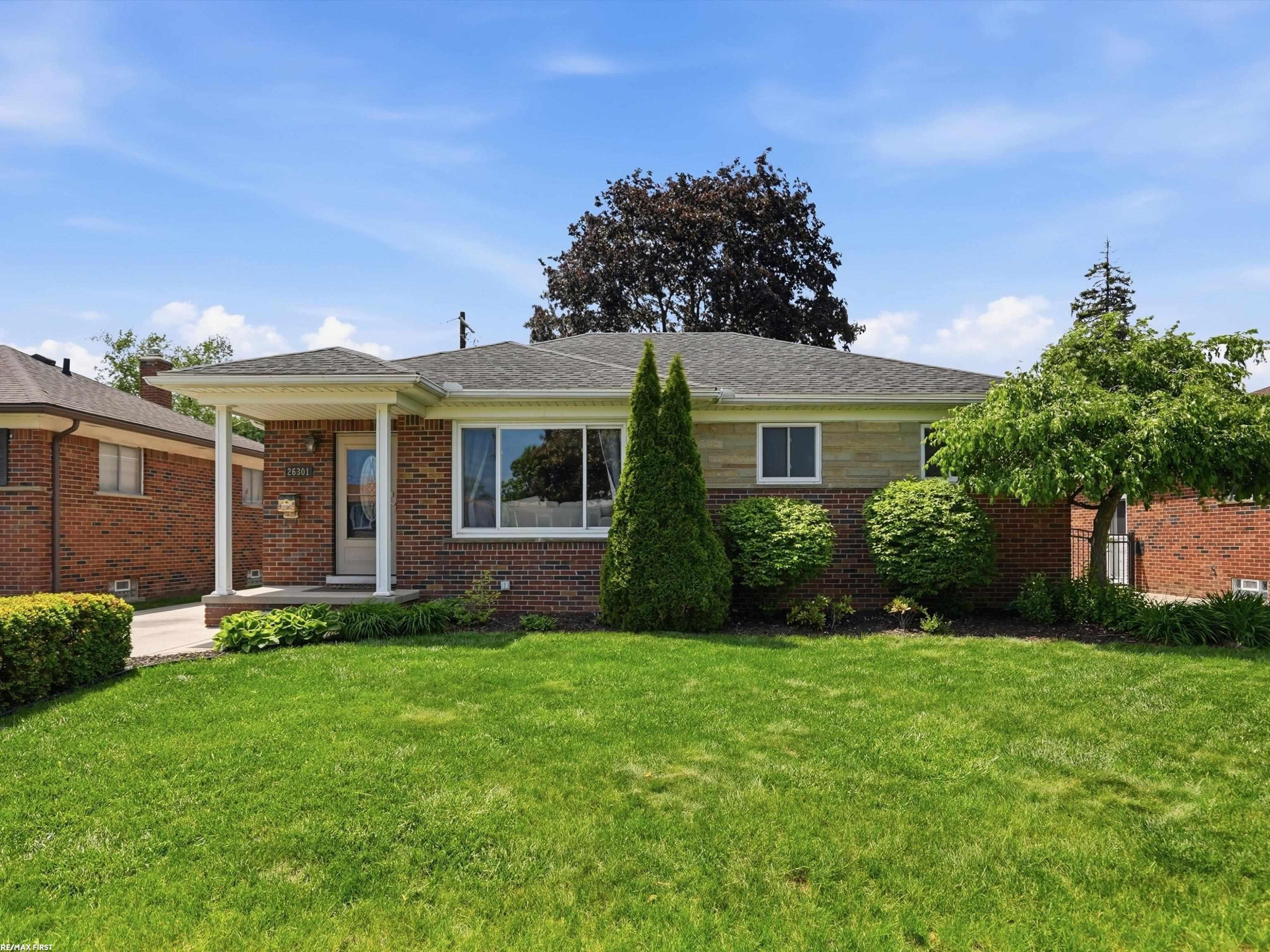 26301 San Rosa Drive, Saint Clair Shores, MI 48081 — Photo 2