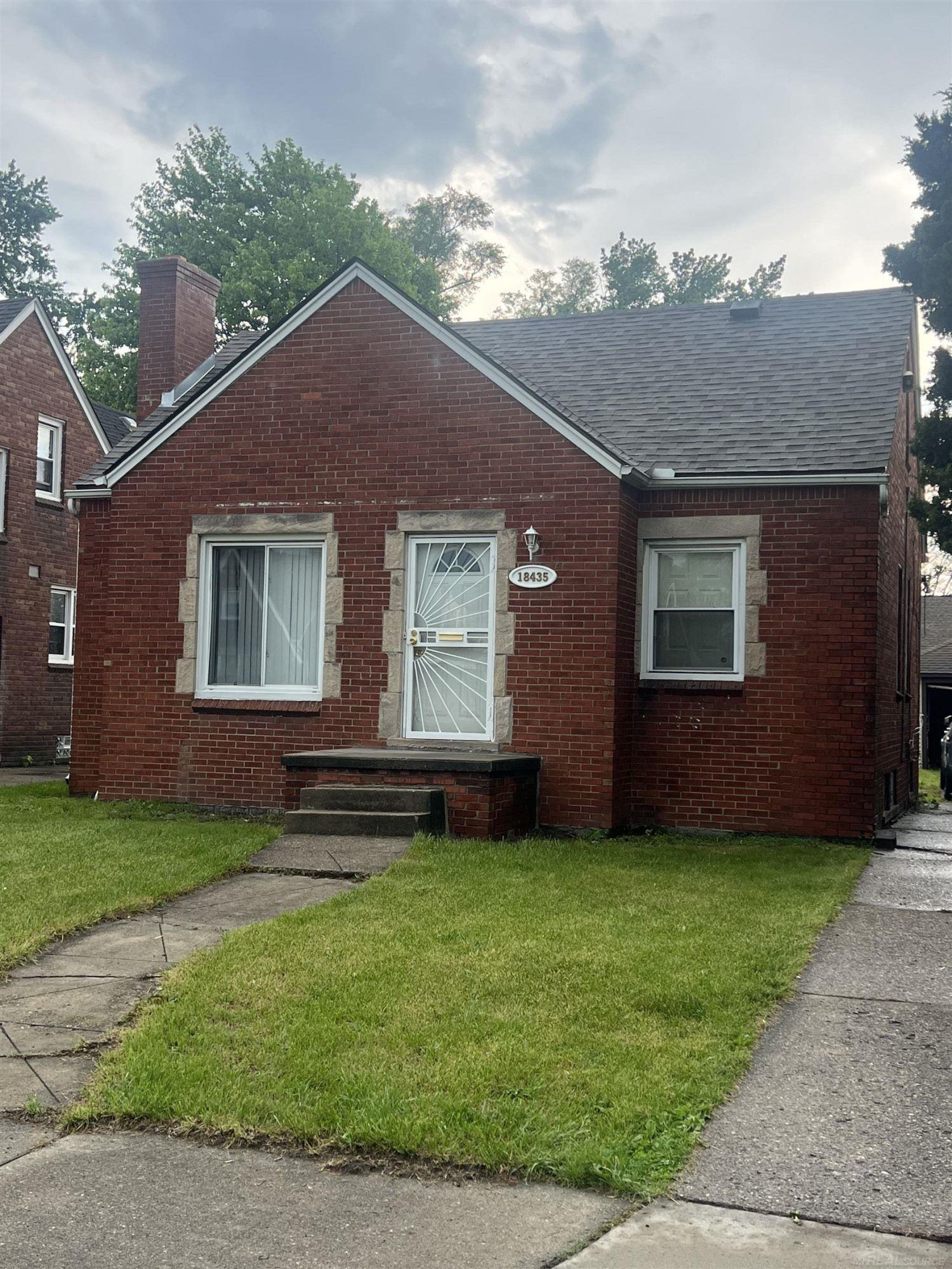 18435 Robson Street, Detroit, MI 48235 — front exterior