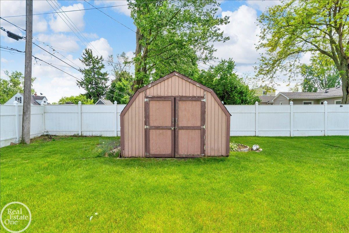 47840 Greenview Road, Shelby Twp, MI 48317 — Photo 30