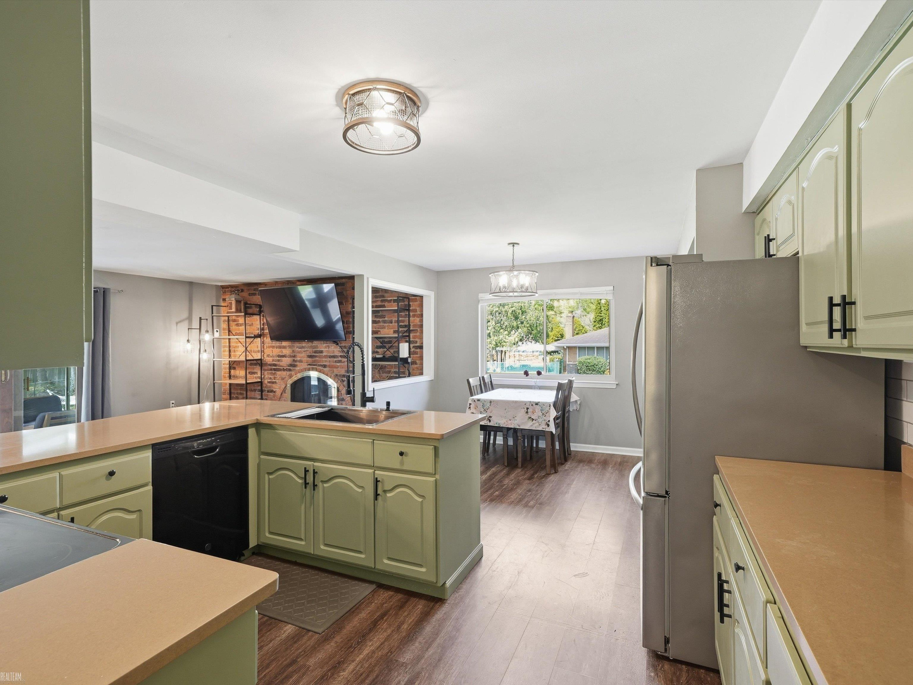 45553 Klingkammer Street, Utica, MI 48317 — Photo 4