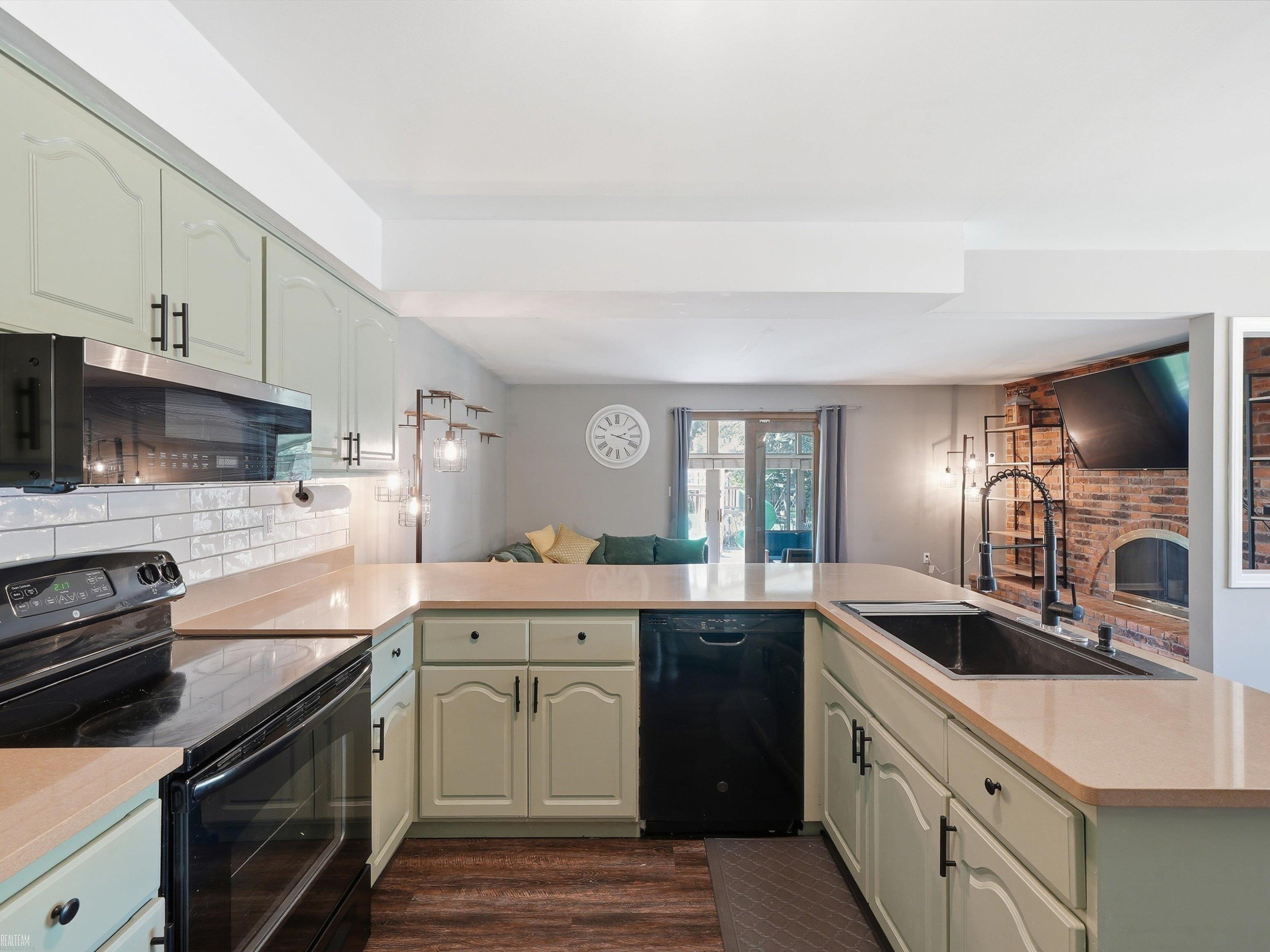 45553 Klingkammer Street, Utica, MI 48317 — Photo 5