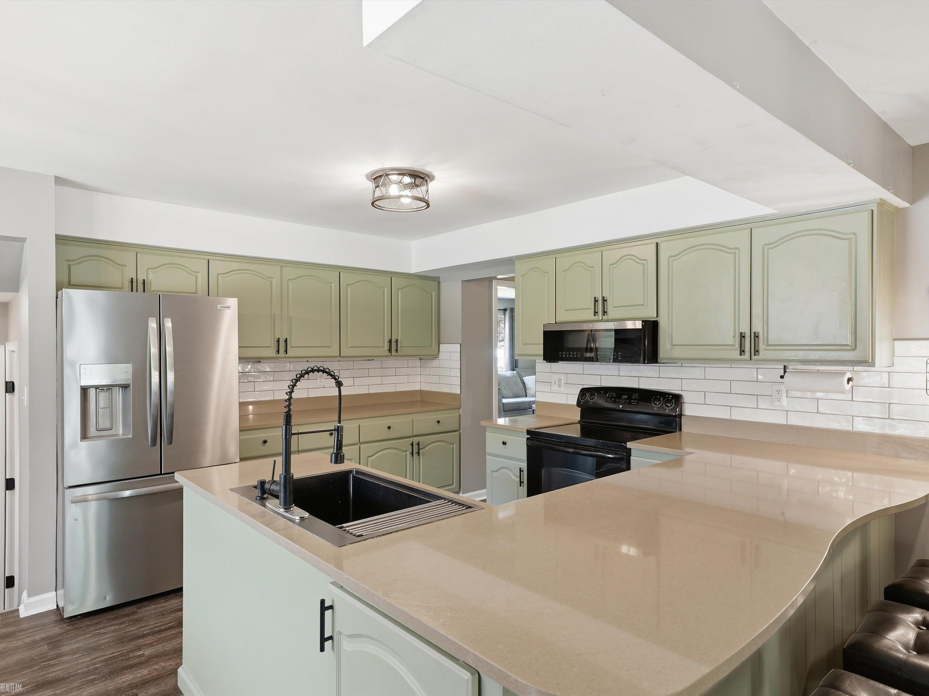 45553 Klingkammer Street, Utica, MI 48317 — Photo 8