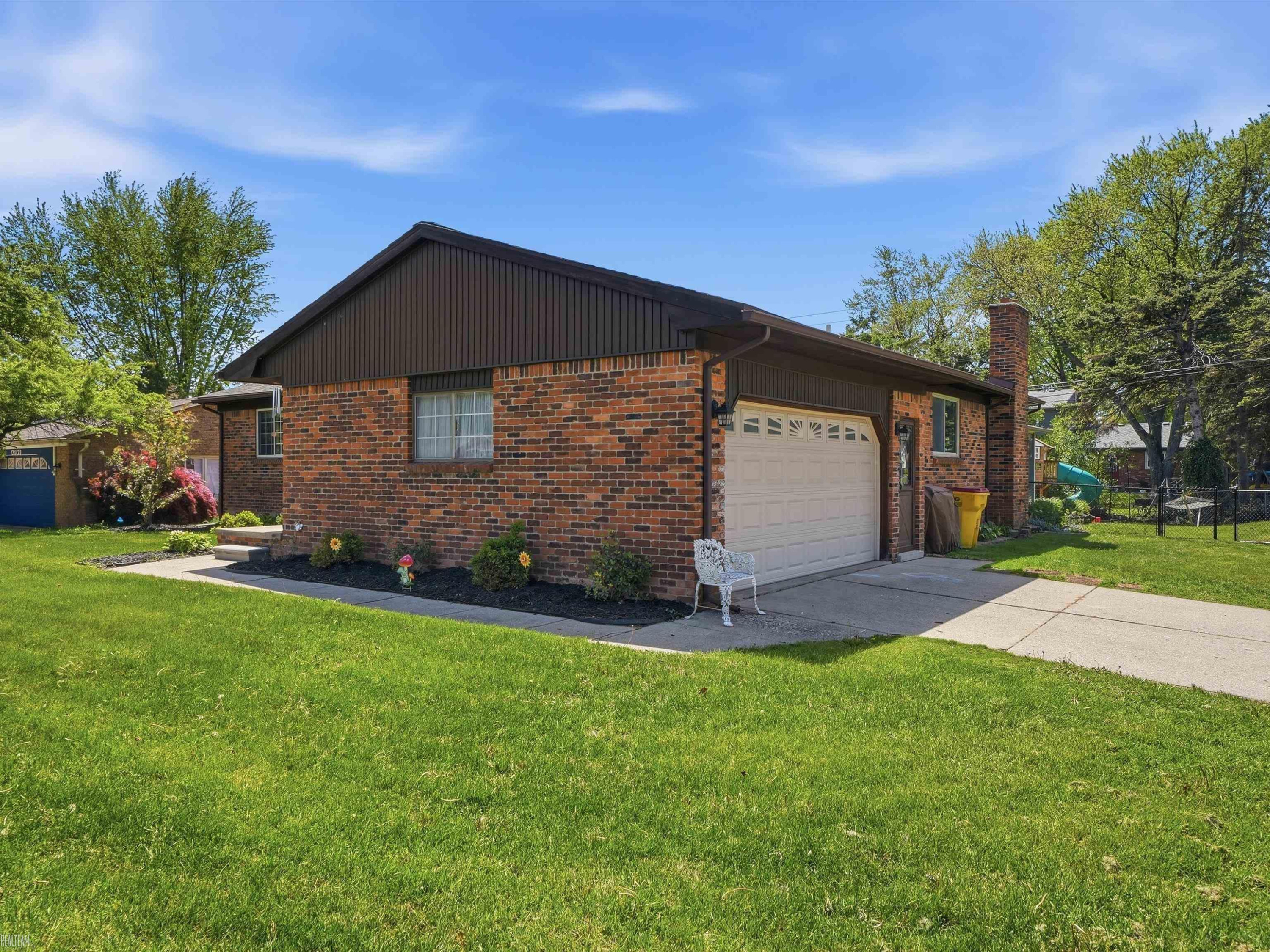 45553 Klingkammer Street, Utica, MI 48317 — Photo 29