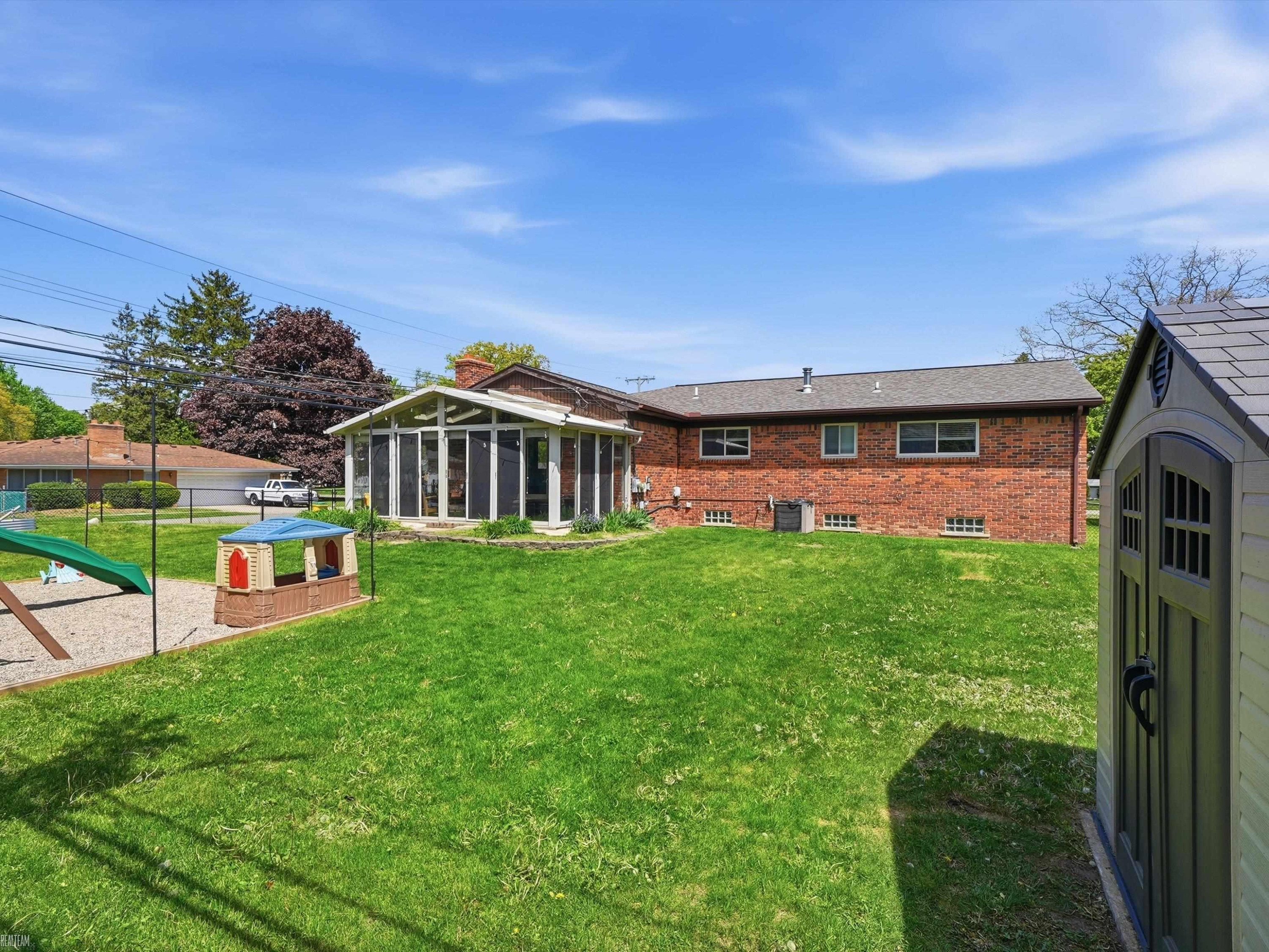 45553 Klingkammer Street, Utica, MI 48317 — Photo 31