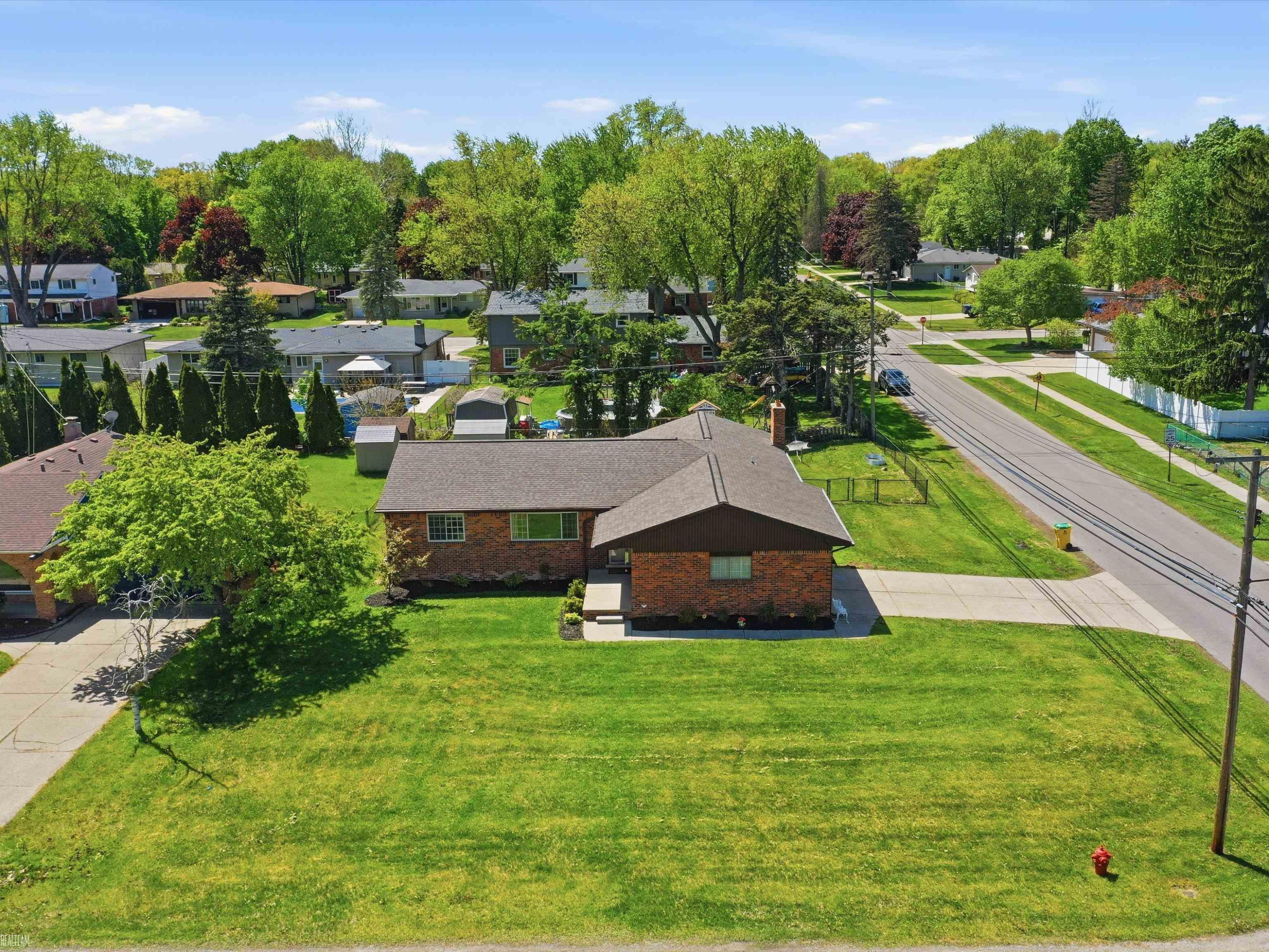 45553 Klingkammer Street, Utica, MI 48317 — Photo 33