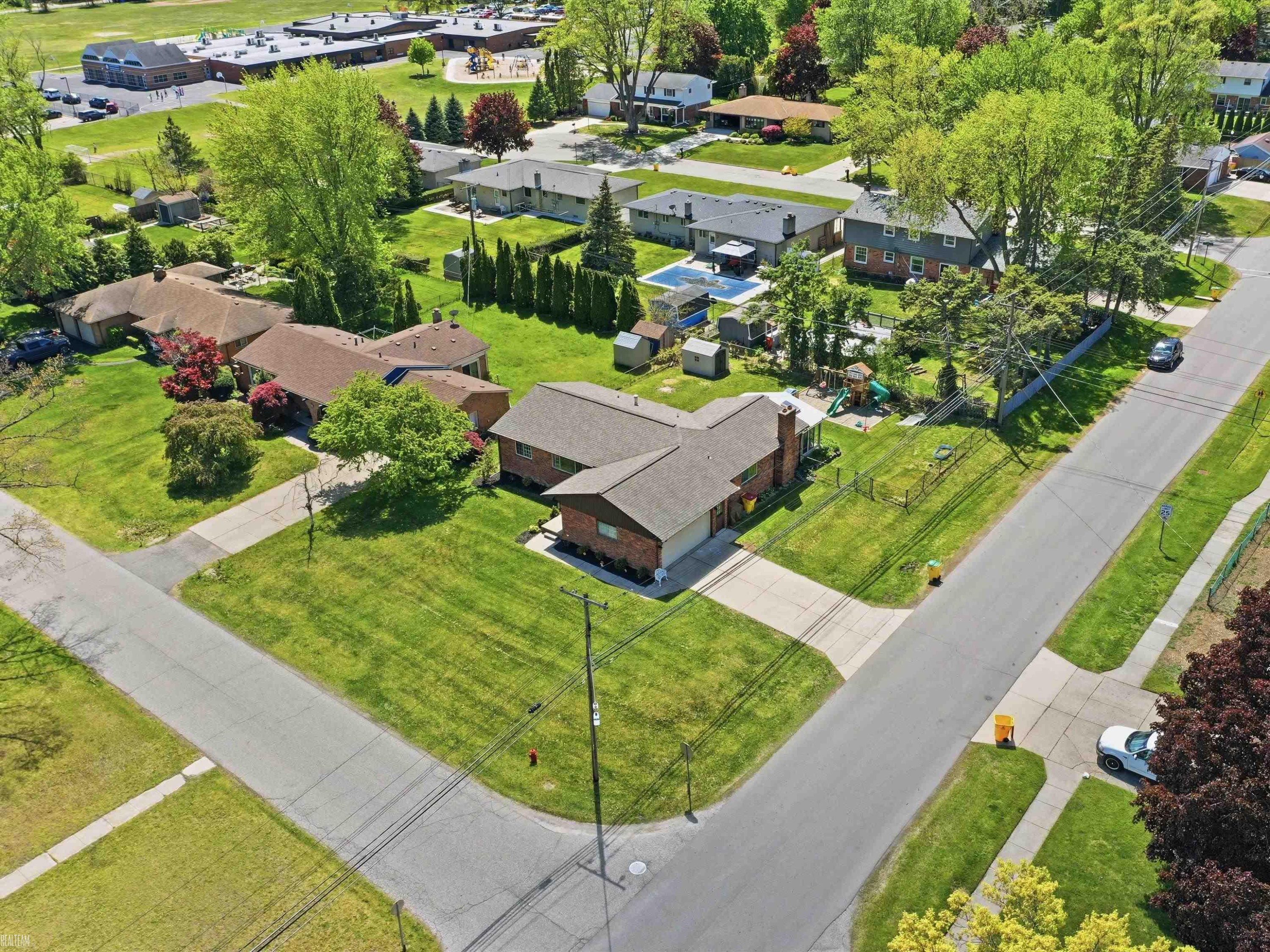 45553 Klingkammer Street, Utica, MI 48317 — Photo 34