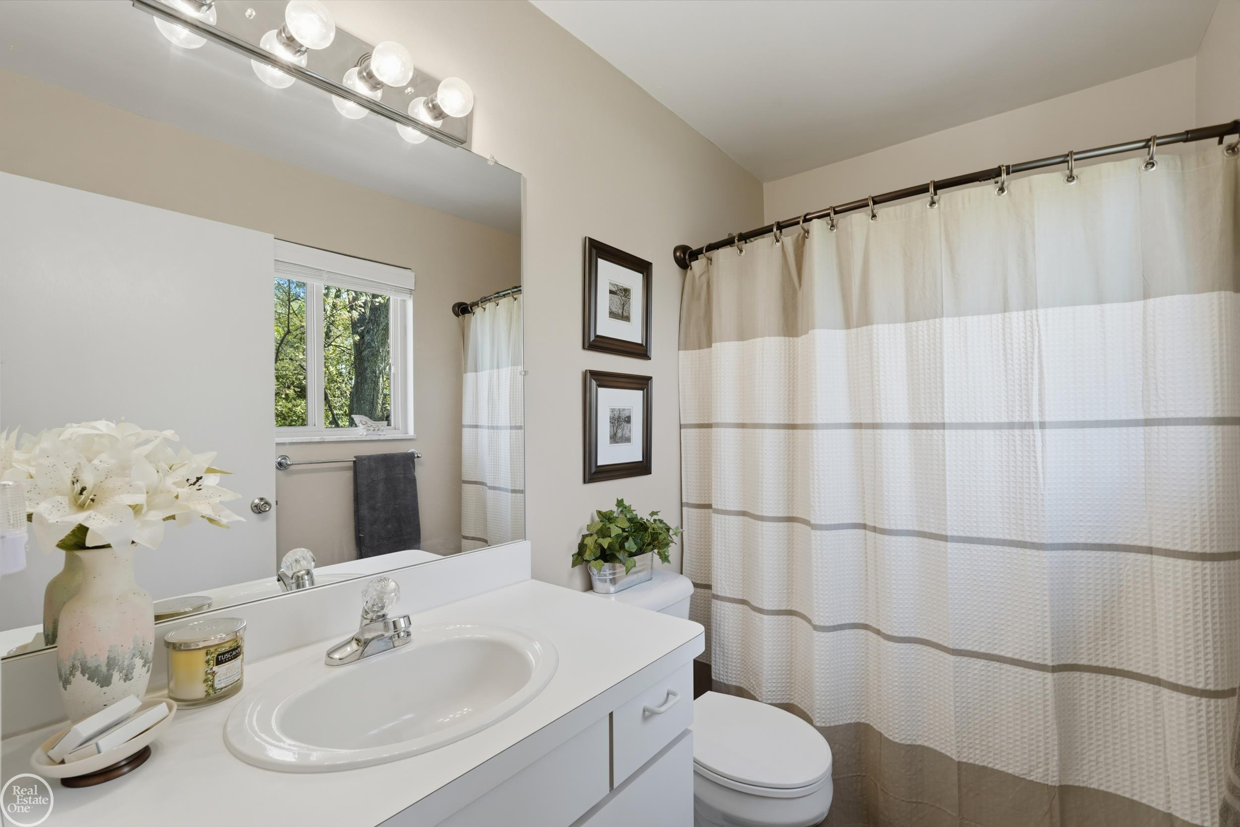 7554 Cedar Creek Drive, White Lake, MI 48383 — Photo 32