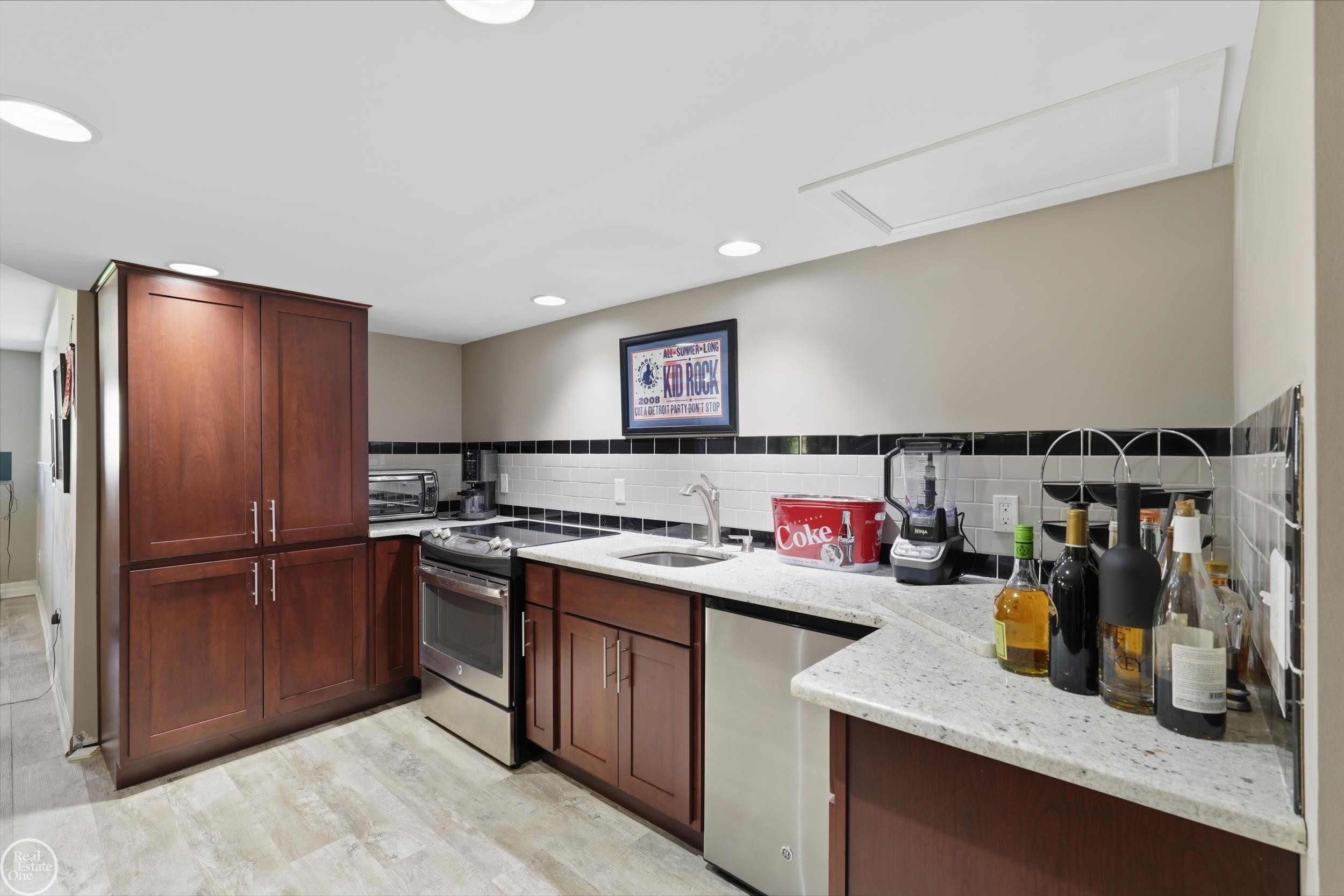 7554 Cedar Creek Drive, White Lake, MI 48383 — Photo 33