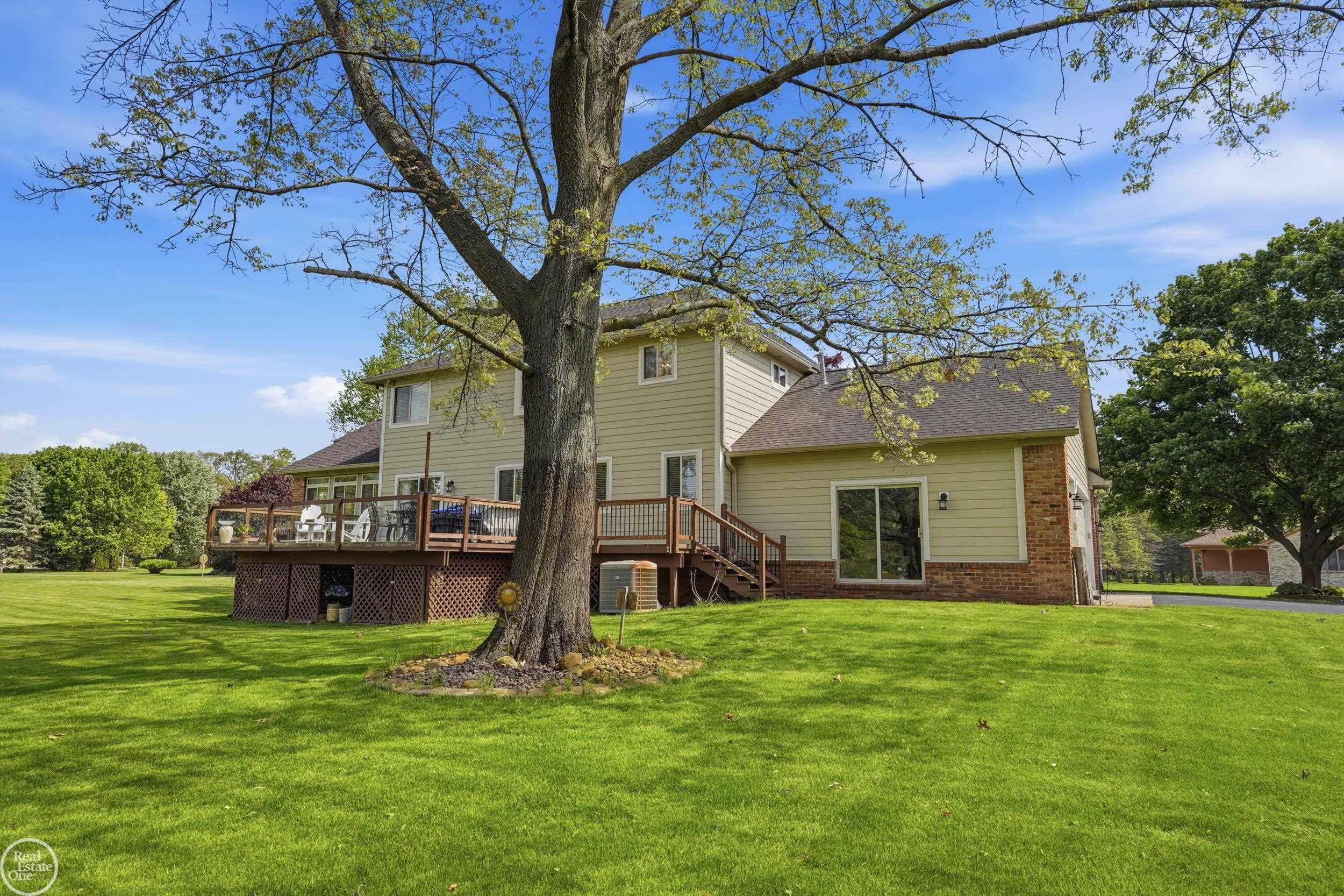 7554 Cedar Creek Drive, White Lake, MI 48383 — Photo 44