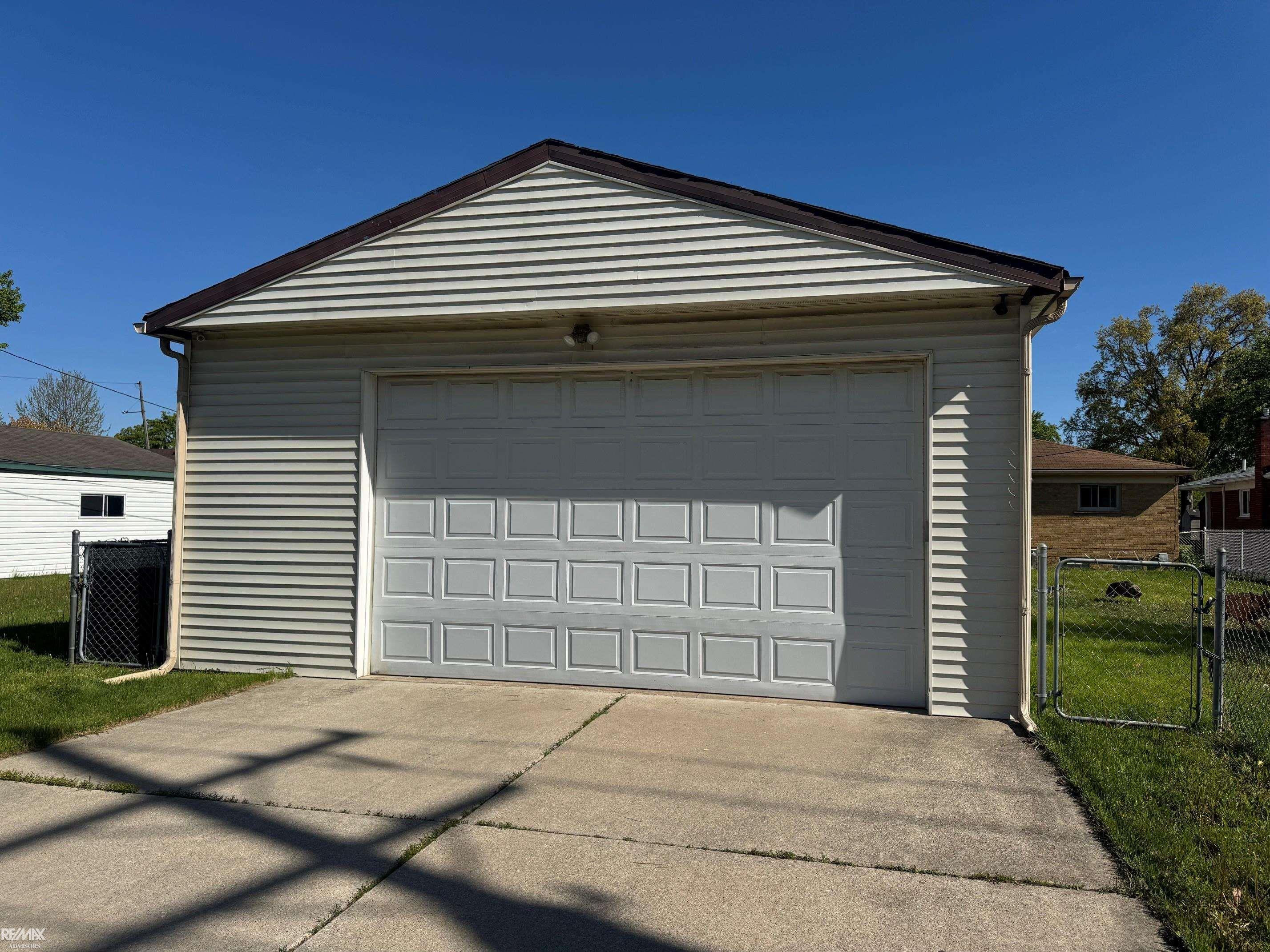 8430 Darlene Street, Warren, MI 48093 — Photo 12