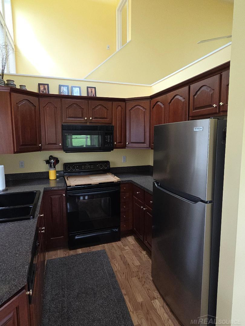 5700 Royal Court Court, MI 48624 — Photo 11