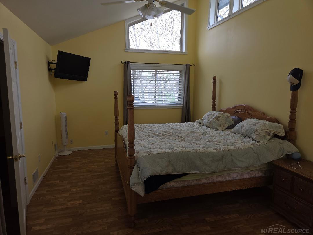 5700 Royal Court Court, MI 48624 — Photo 22