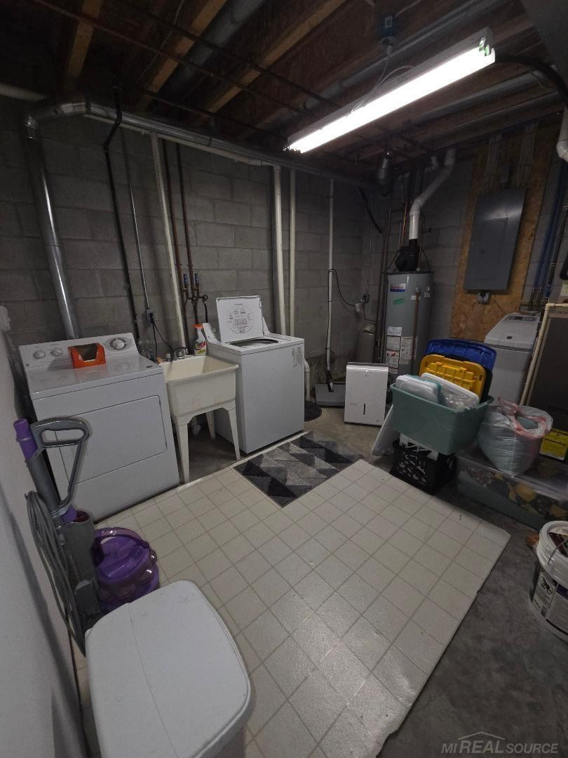5700 Royal Court Court, MI 48624 — Photo 35