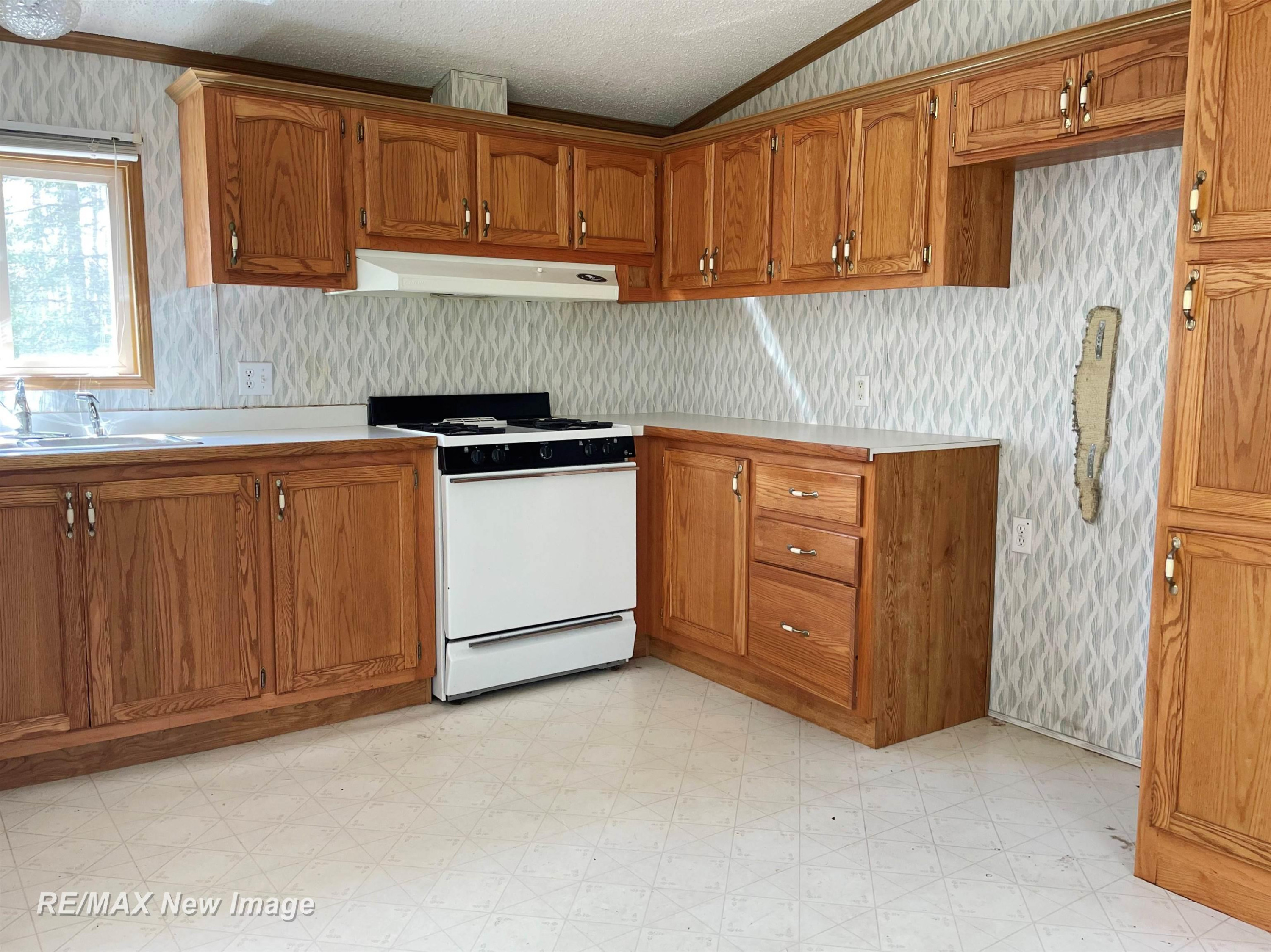 7100 Spring Lake Avenue, Lake, MI 48632 — Photo 5