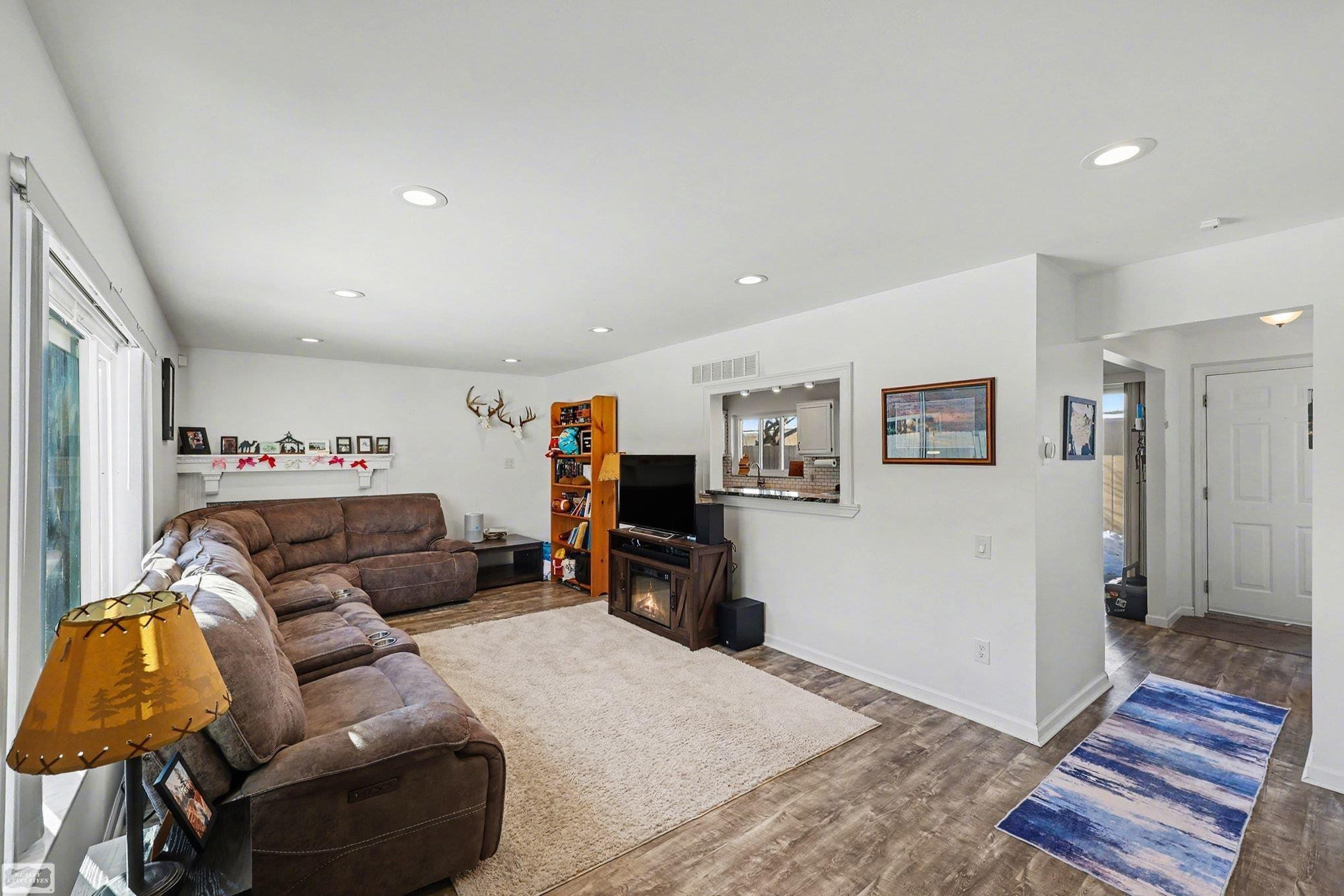 42545 Eldon Avenue, Clinton Twp, MI 48038 — Photo 9