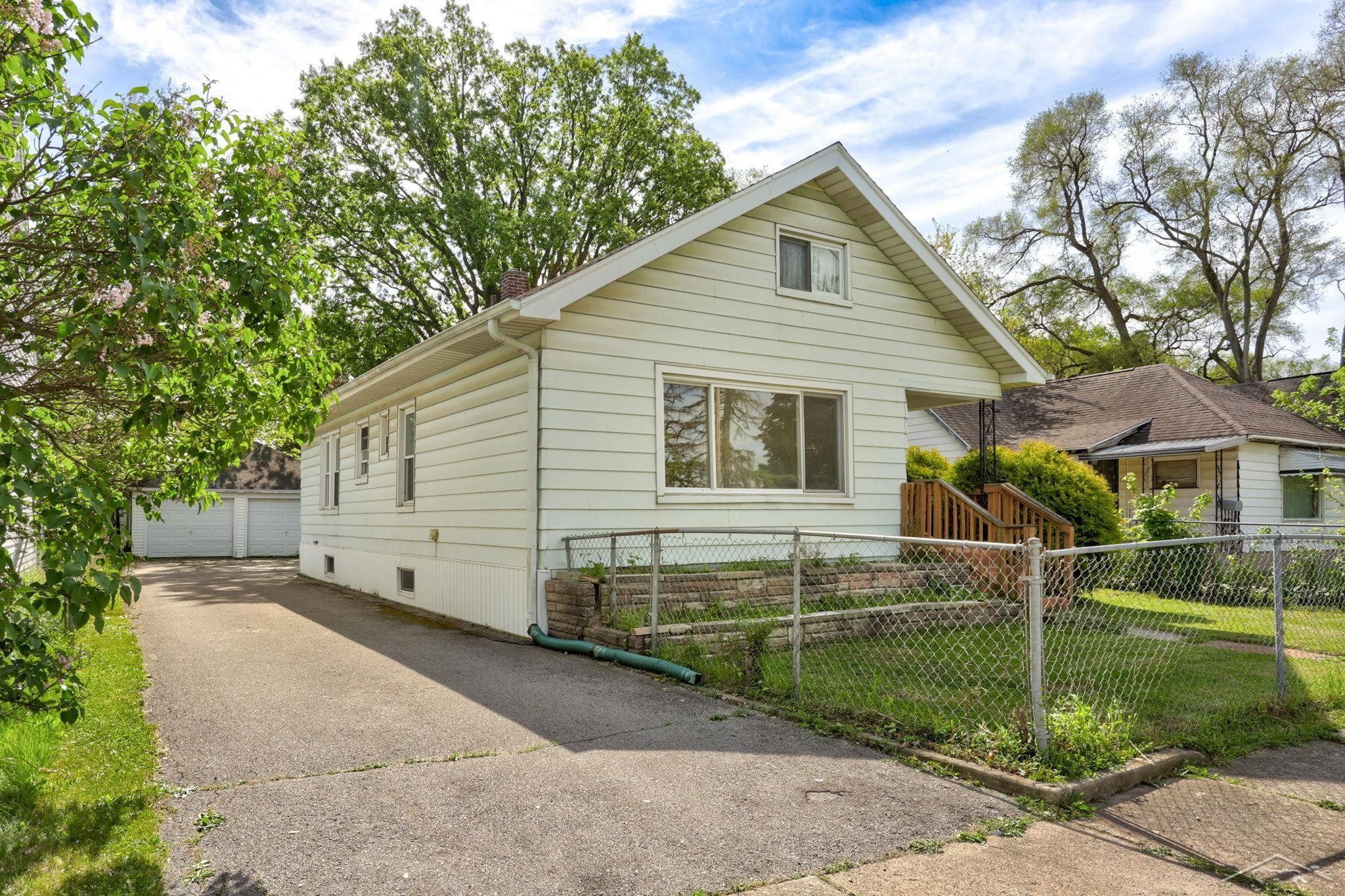 1922 Lowell Avenue, Saginaw, MI 48601 — Photo 2