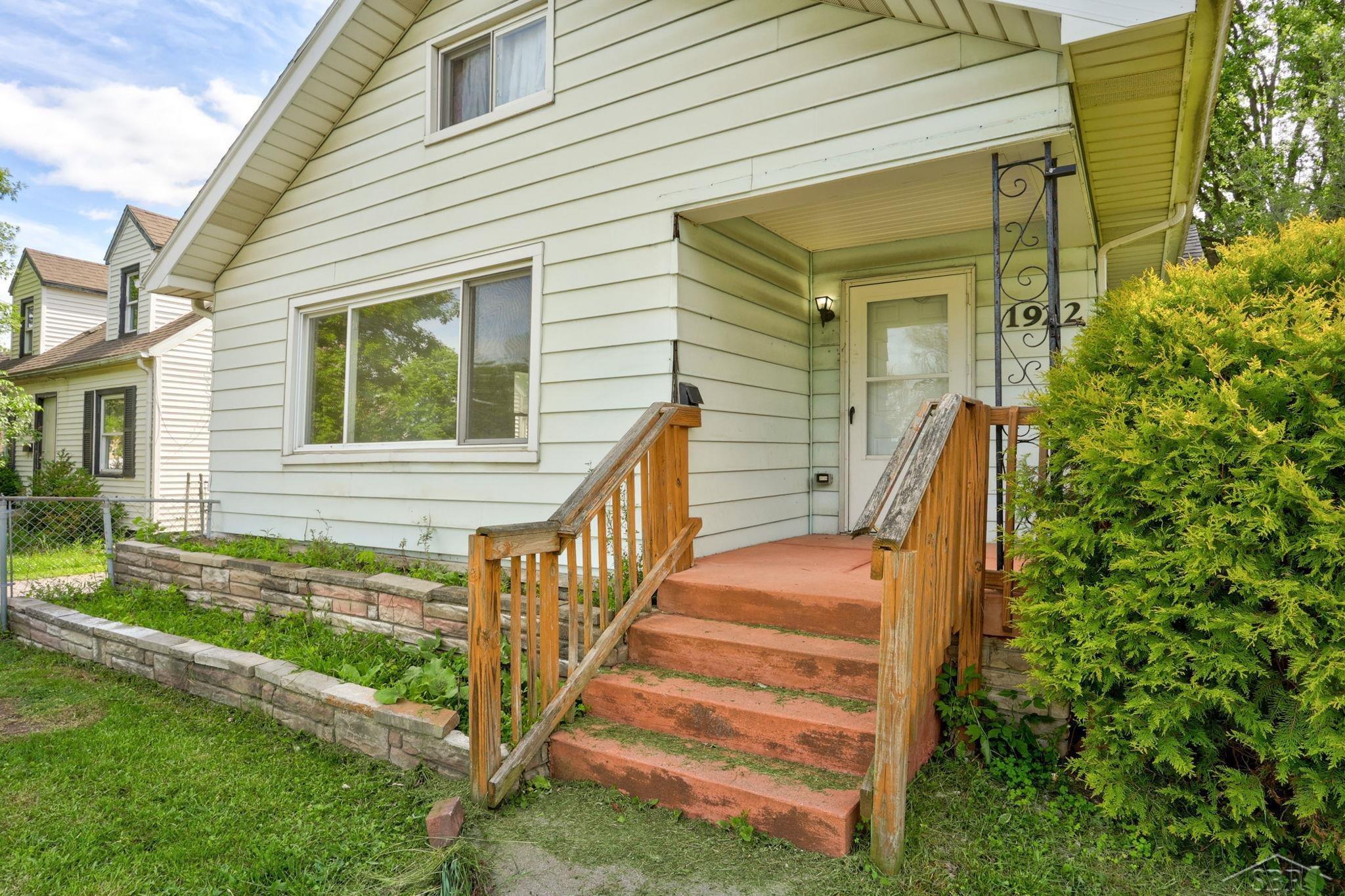 1922 Lowell Avenue, Saginaw, MI 48601 — Photo 3