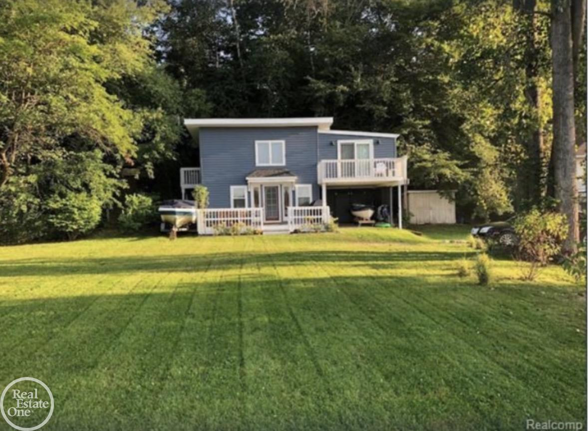 2100 Gray Park Drive, Lapeer, MI 48446
