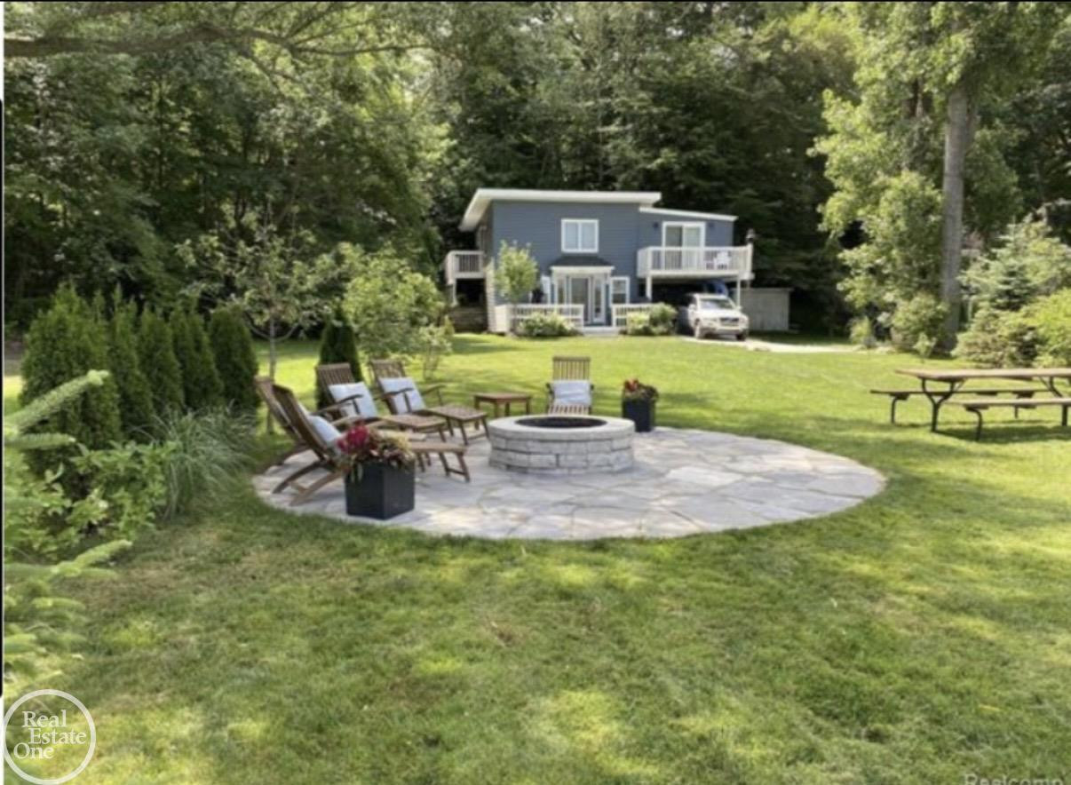 2100 Gray Park Drive, Lapeer, MI 48446 — Photo 2
