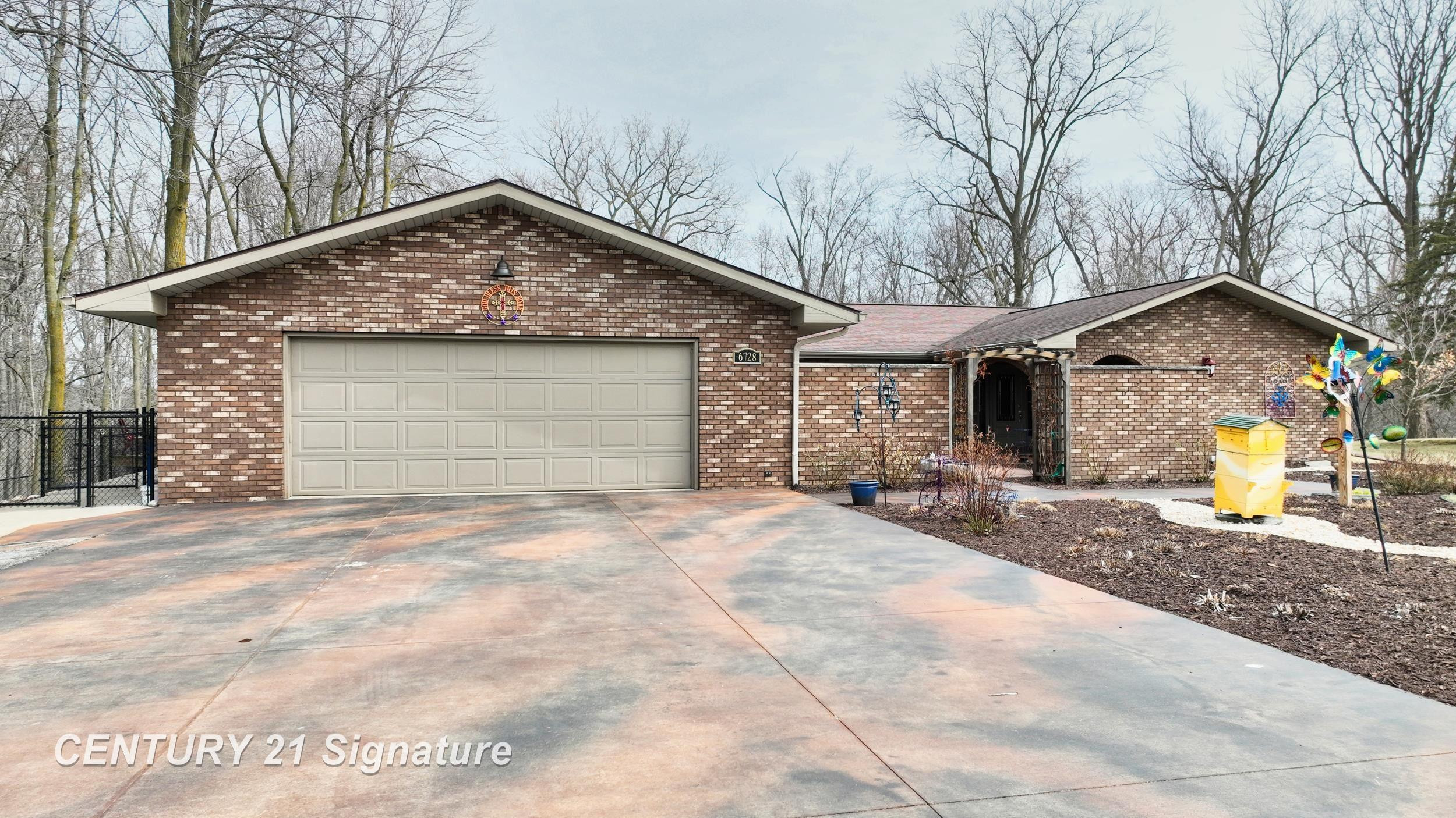 6728 N River Road, Freeland, MI 48623