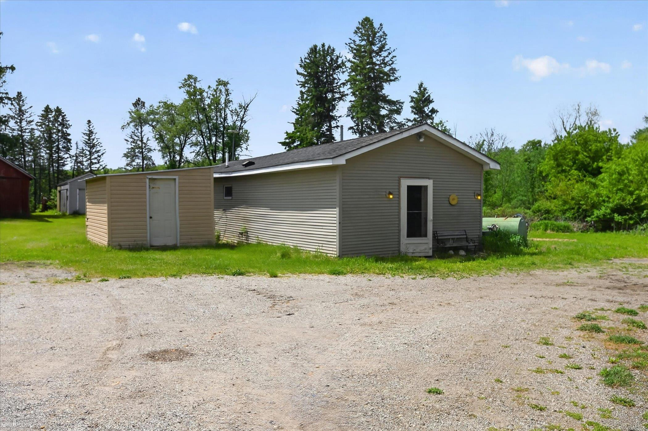 3477 Winegar Road, Perry, MI 48872 — Photo 29