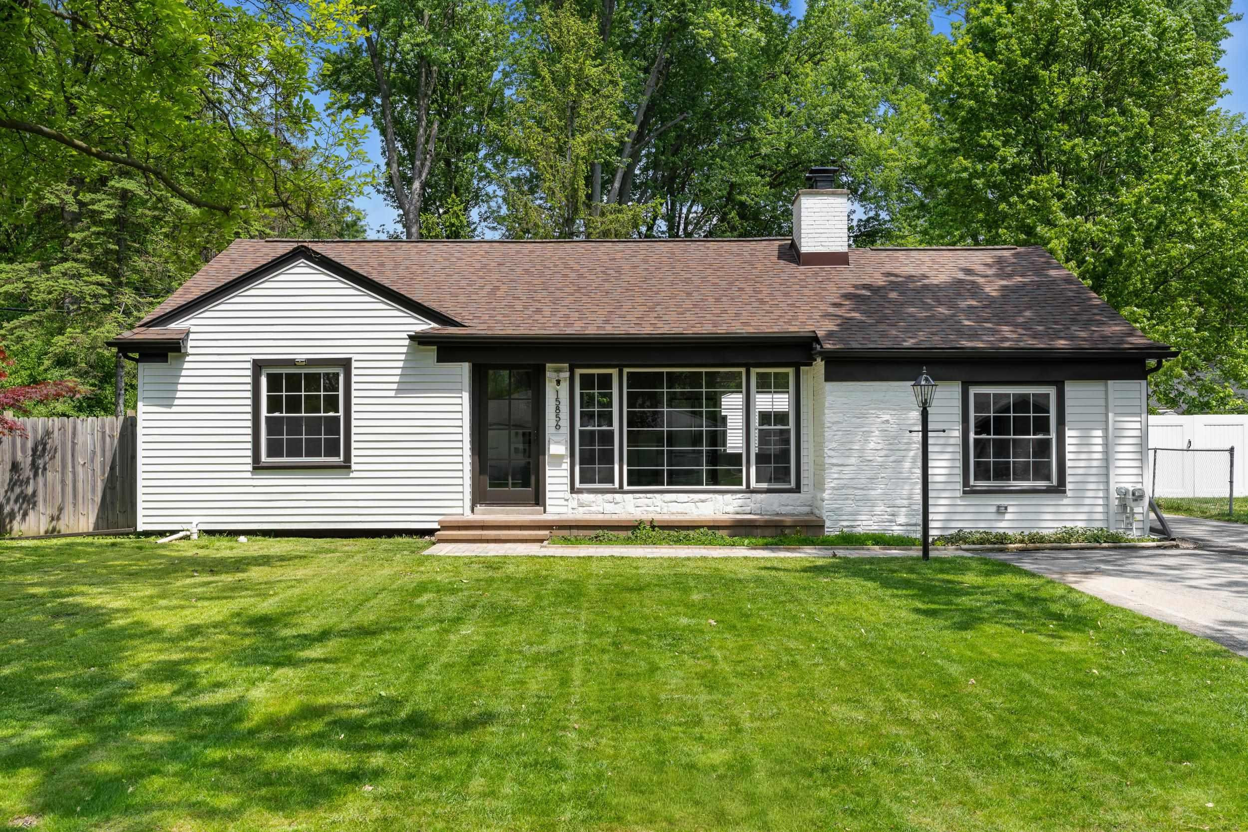 15856 Birwood Avenue, Beverly Hills, MI 48025